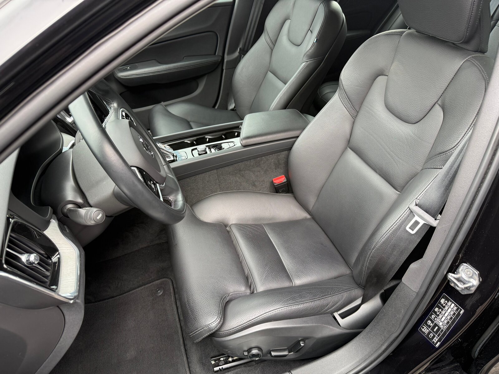 VOLVO V60 B4 Diesel Mild Hybrid Inscription Geartronic, Mild-Hybrid Diesel/Electric, Second hand / Used, Automatic - 4