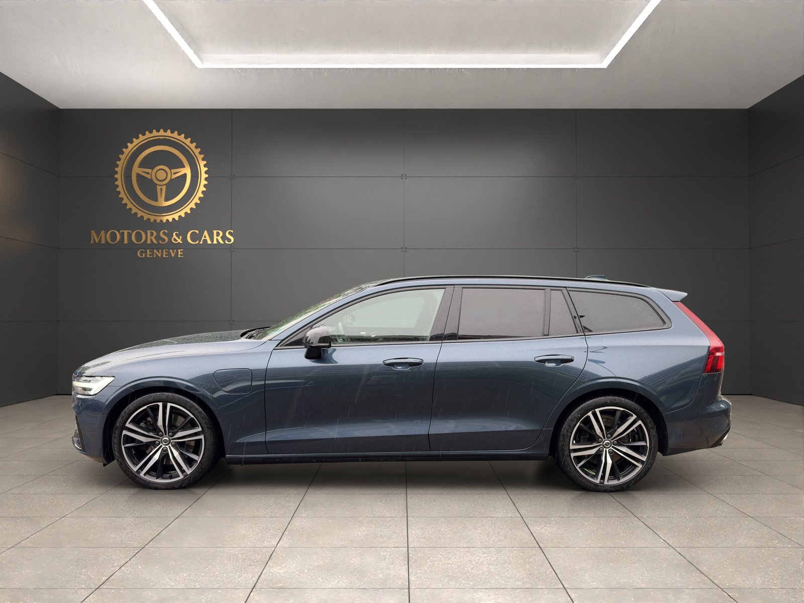 VOLVO V60 T8 eAWD Twin Engine R-Design Geartronic, Hybride Rechargeable Essence/Électricité, Occasion / Utilisé, Automatique - 2
