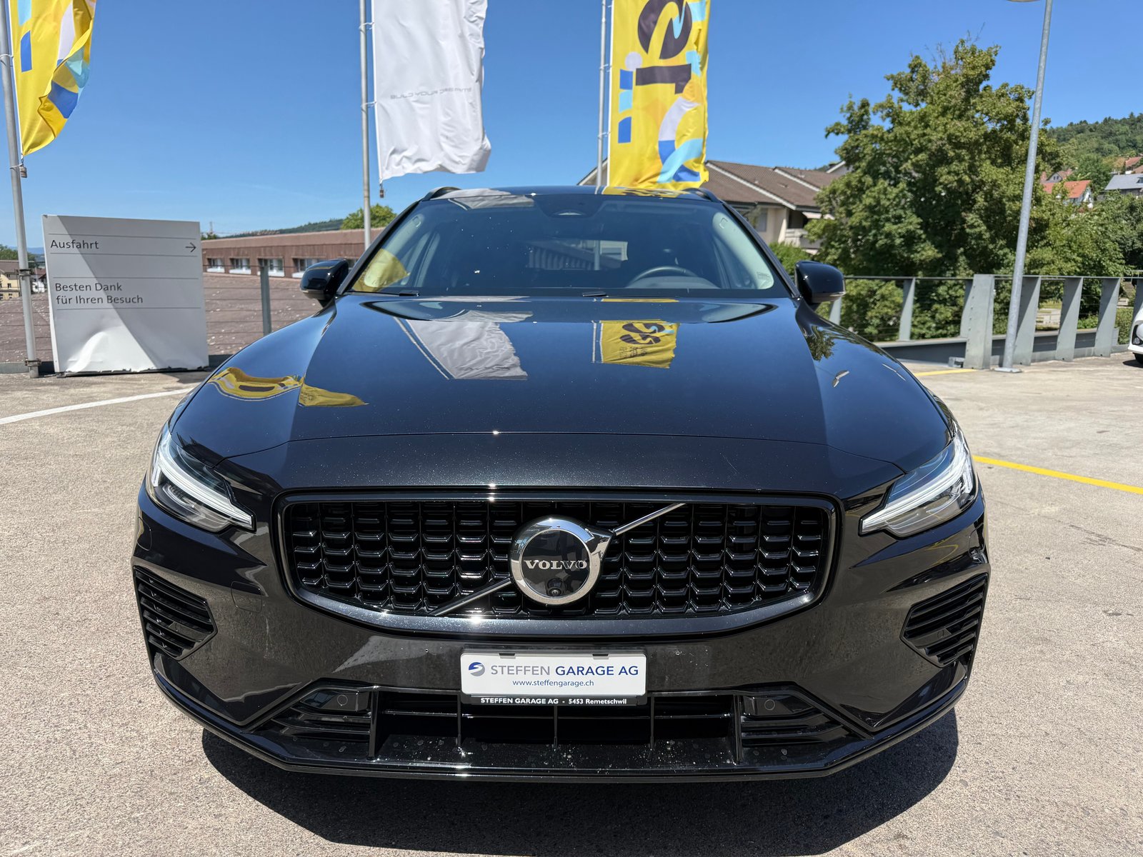 VOLVO V60 T6 eAWD Plug in Hybrid Plus Dark Geartronic, Plug-in-Hybrid Petrol/Electric, Second hand / Used, Automatic - 2