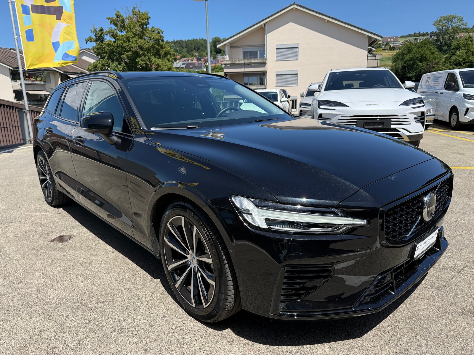 VOLVO V60 T6 eAWD Plug in Hybrid Plus Dark Geartronic, Plug-in-Hybrid Petrol/Electric, Second hand / Used, Automatic - 3