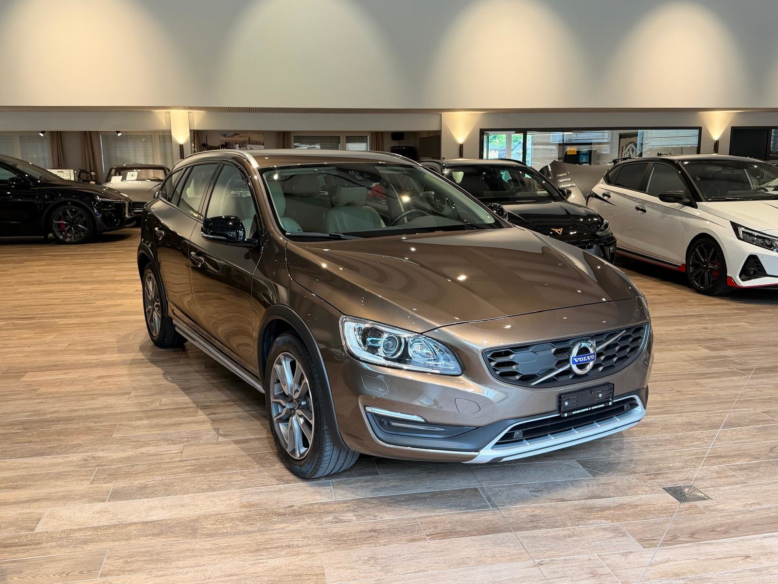 VOLVO V60 Cross Country D4 AWD Momentum Geartronic, Diesel, Occasioni / Usate, Automatico - 2
