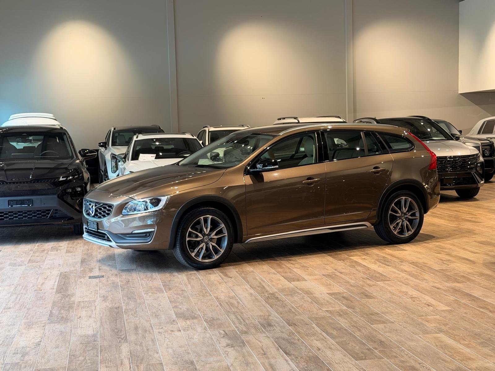 VOLVO V60 Cross Country D4 AWD Momentum Geartronic, Diesel, Occasioni / Usate, Automatico - 3