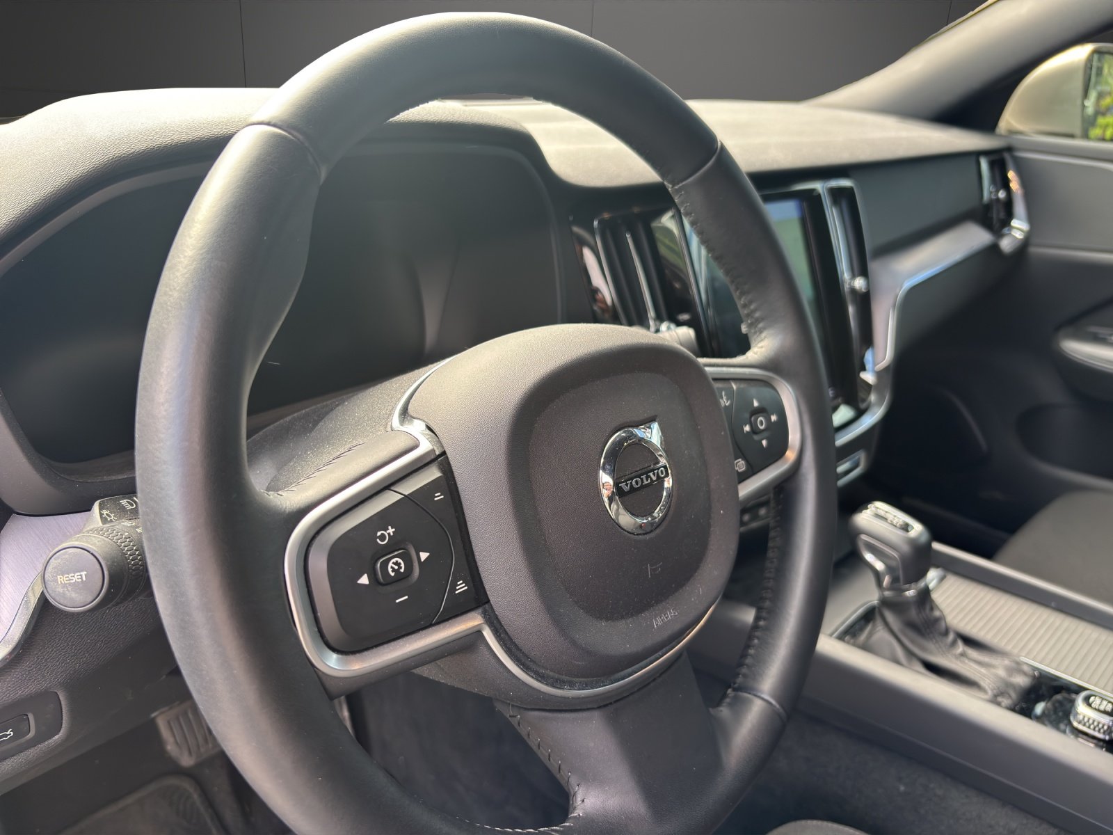 VOLVO V60 T6 AWD Momentum Geartronic, Benzin, Occasion / Gebraucht, Automatik - 4