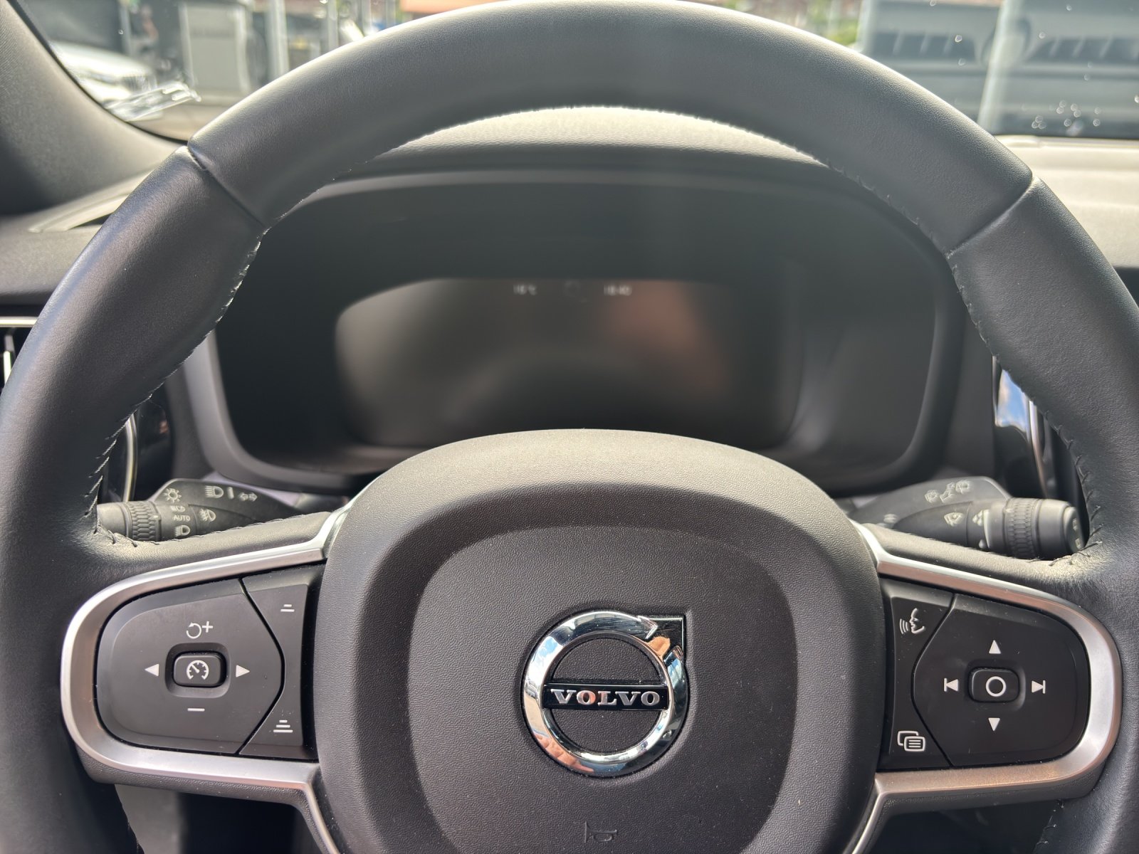 VOLVO V60 T6 AWD Momentum Geartronic, Benzin, Occasion / Gebraucht, Automatik - 6