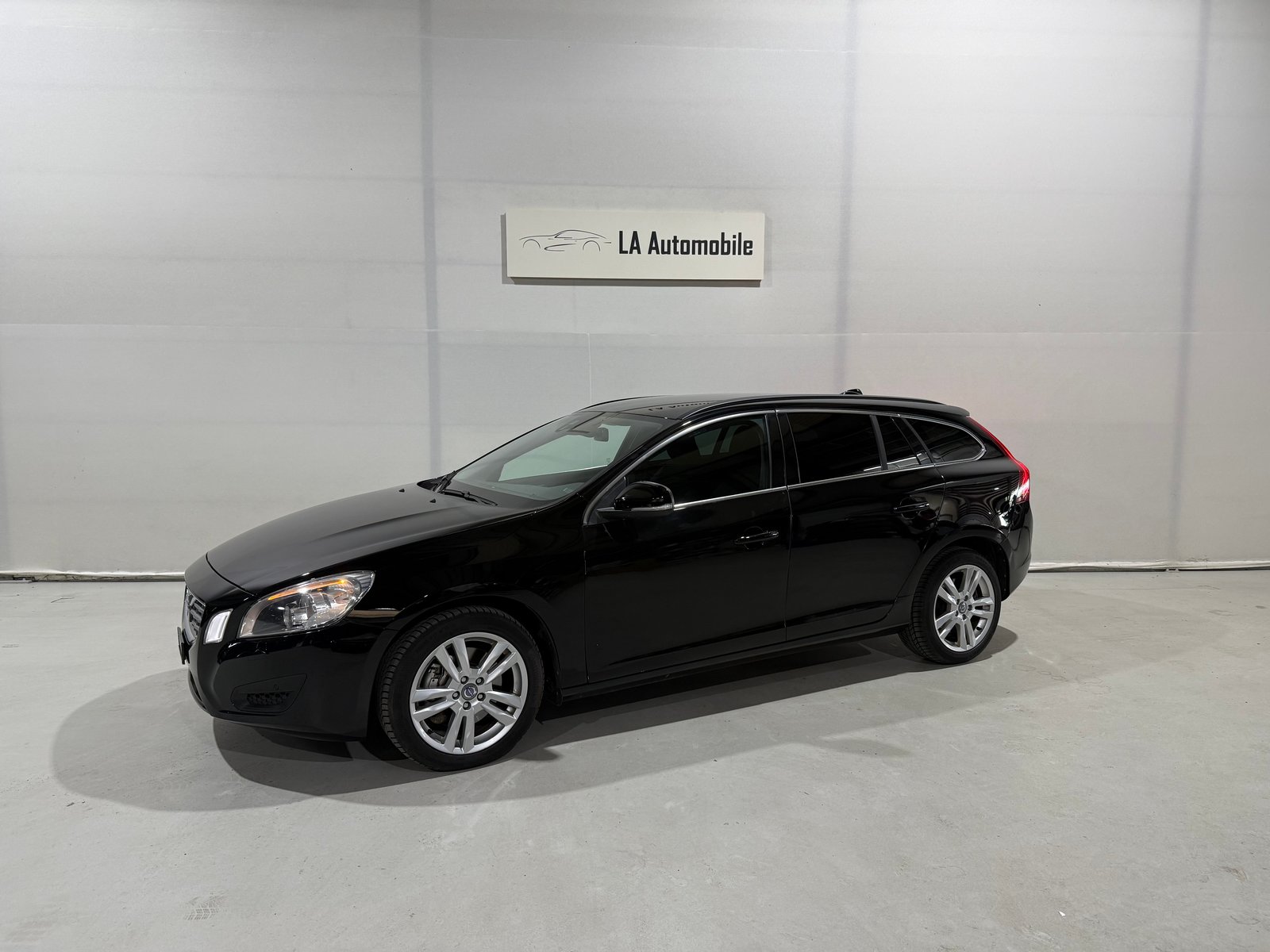 VOLVO V60 T6 AWD Momentum Geartronic, Petrol, Second hand / Used, Automatic - 2