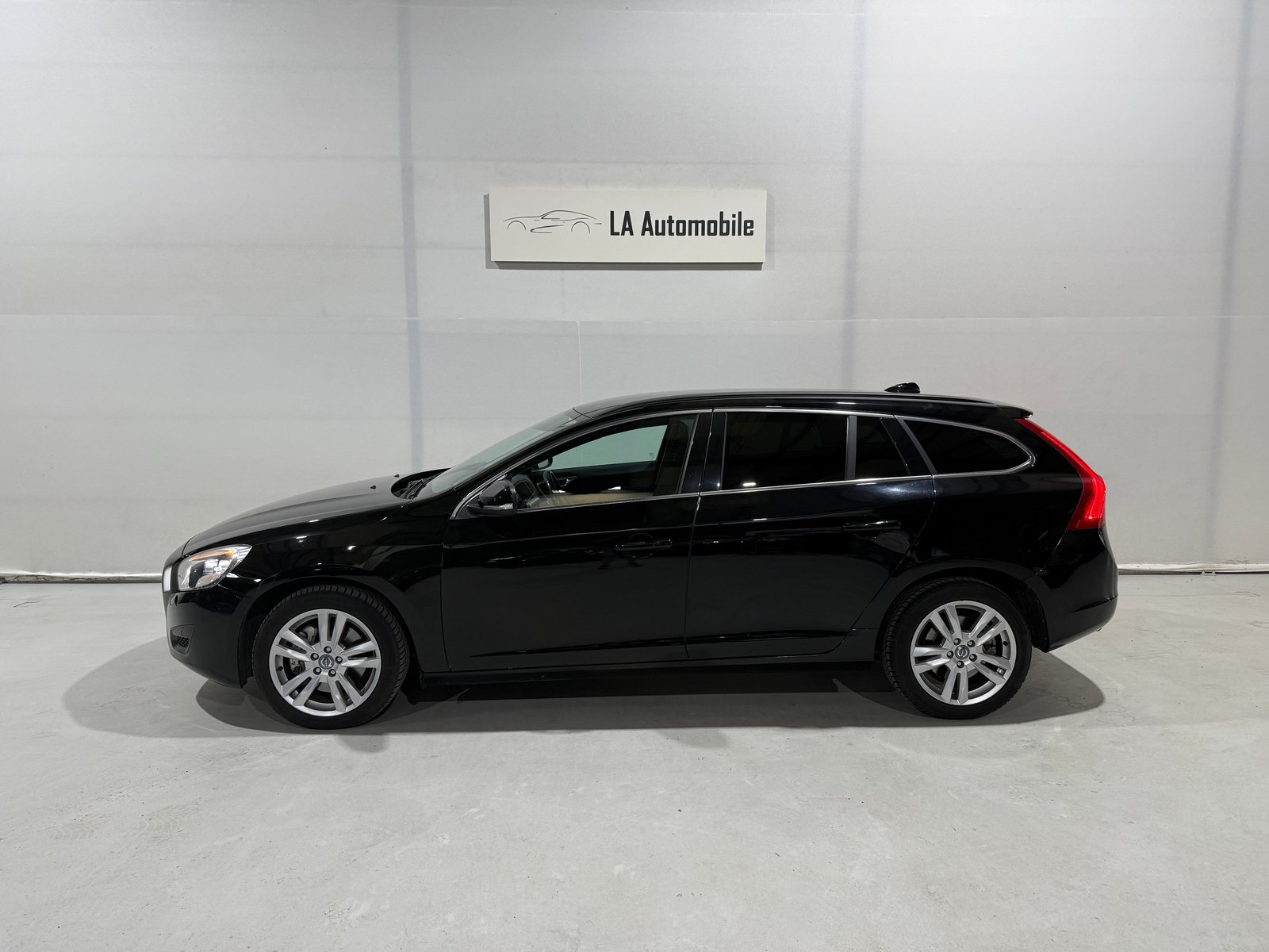 VOLVO V60 T6 AWD Momentum Geartronic, Petrol, Second hand / Used, Automatic - 3