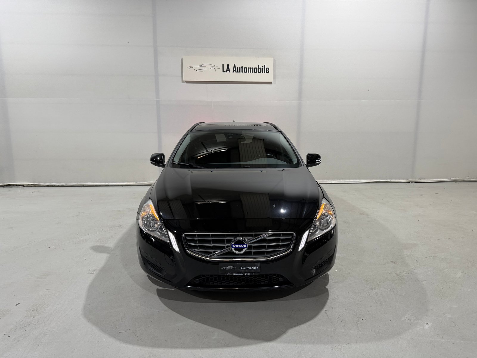 VOLVO V60 T6 AWD Momentum Geartronic, Petrol, Second hand / Used, Automatic - 4