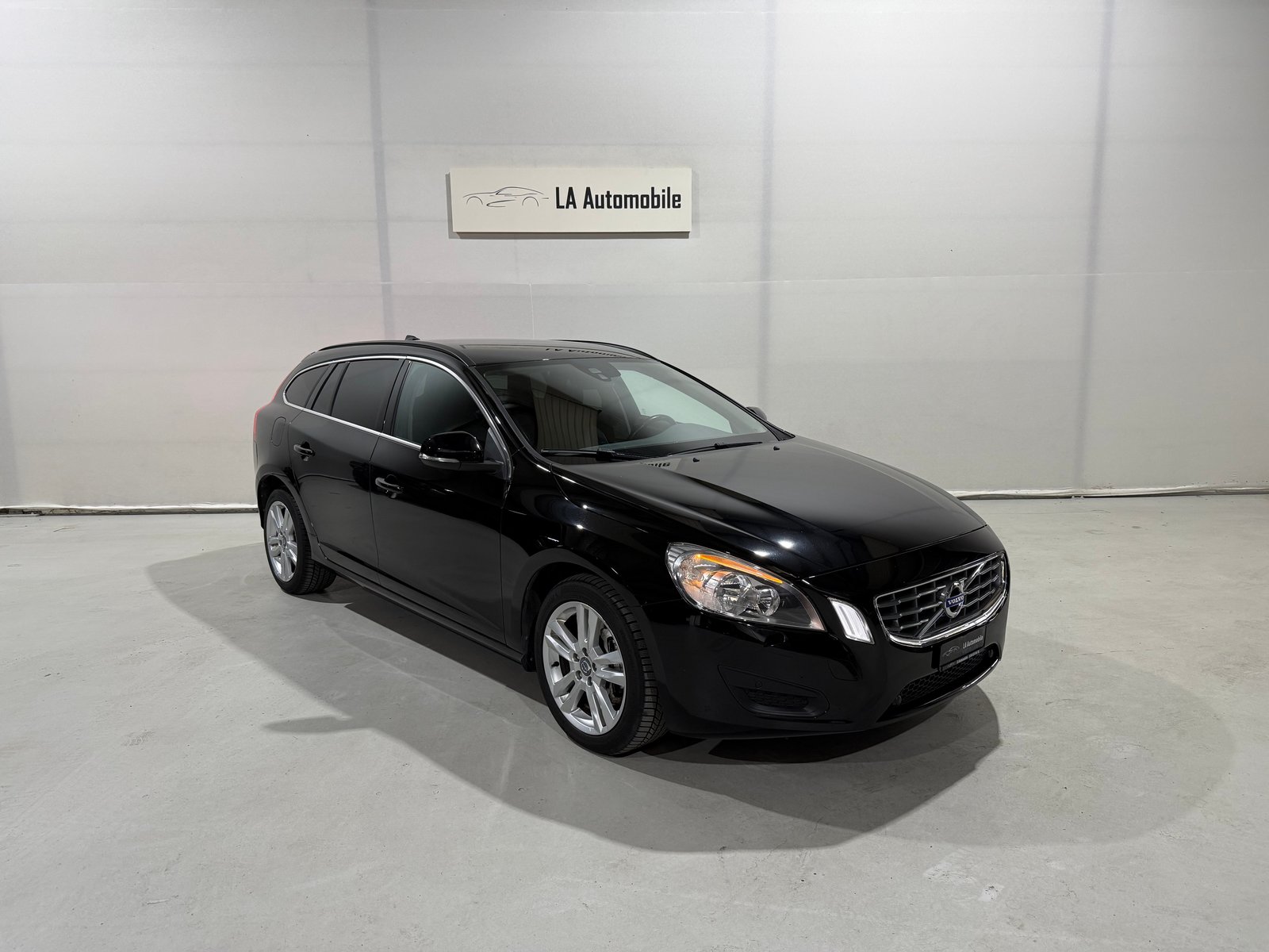 VOLVO V60 T6 AWD Momentum Geartronic, Petrol, Second hand / Used, Automatic - 5