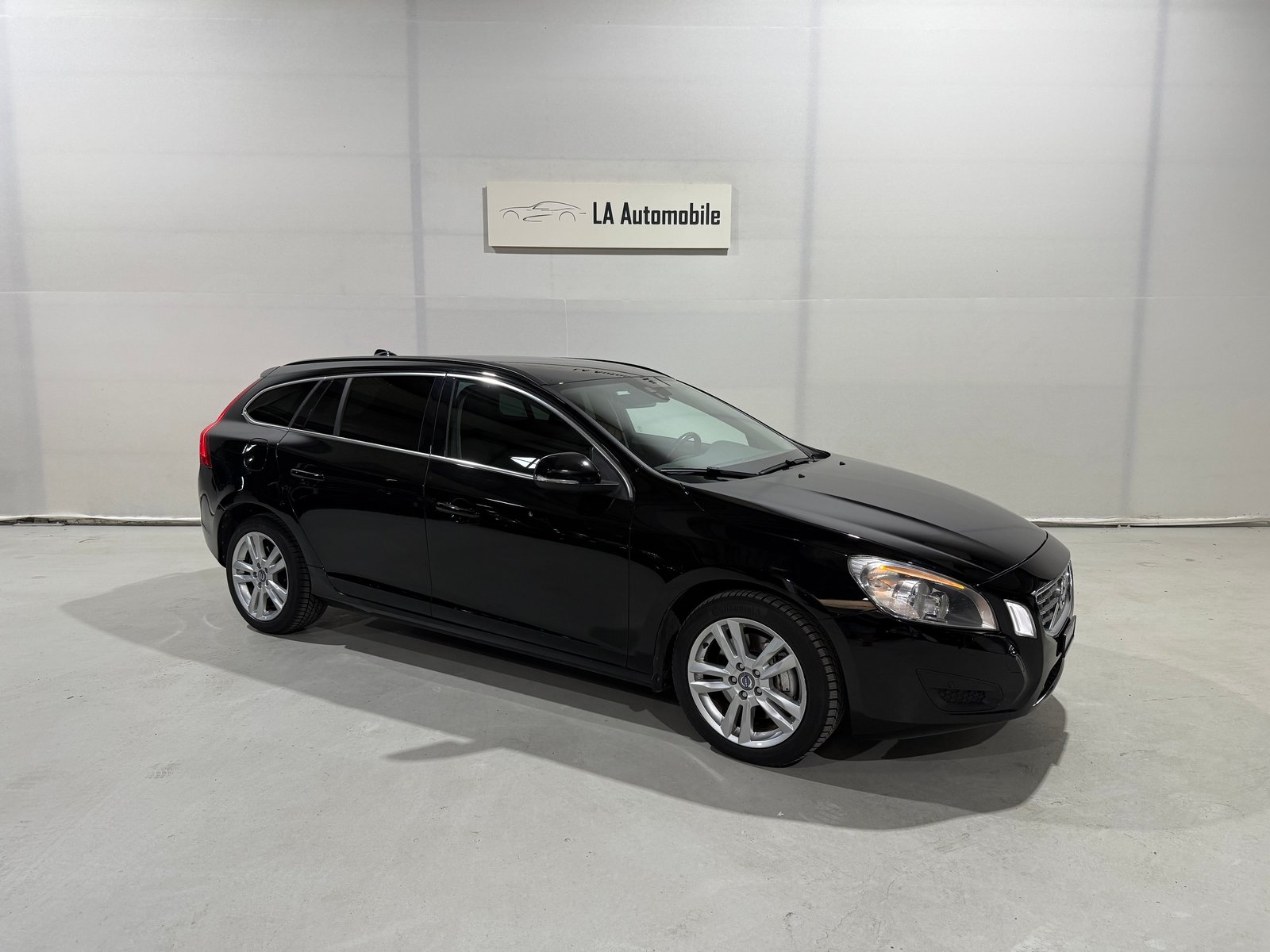 VOLVO V60 T6 AWD Momentum Geartronic, Petrol, Second hand / Used, Automatic - 6