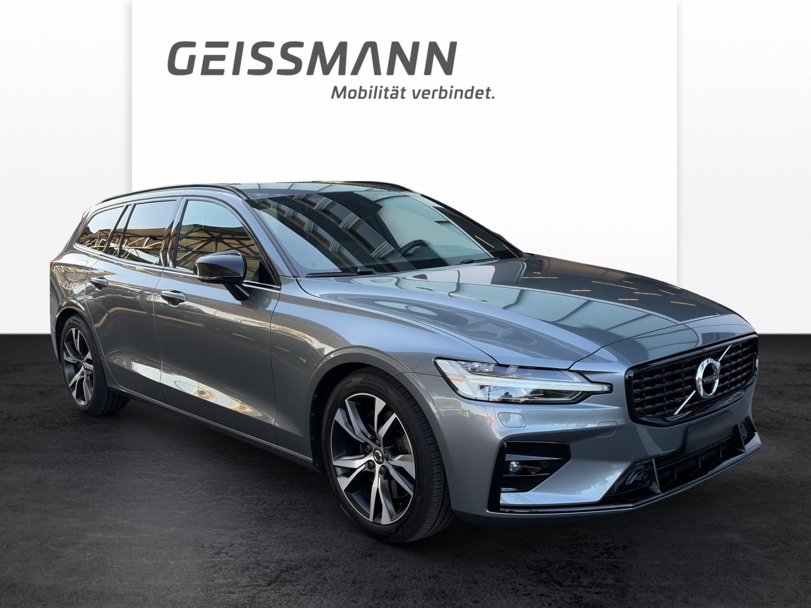 VOLVO V60 2.0 B5 R-Design AWD, Mild-Hybrid Benzin/Elektro, Occasion / Gebraucht, Automatik - 2