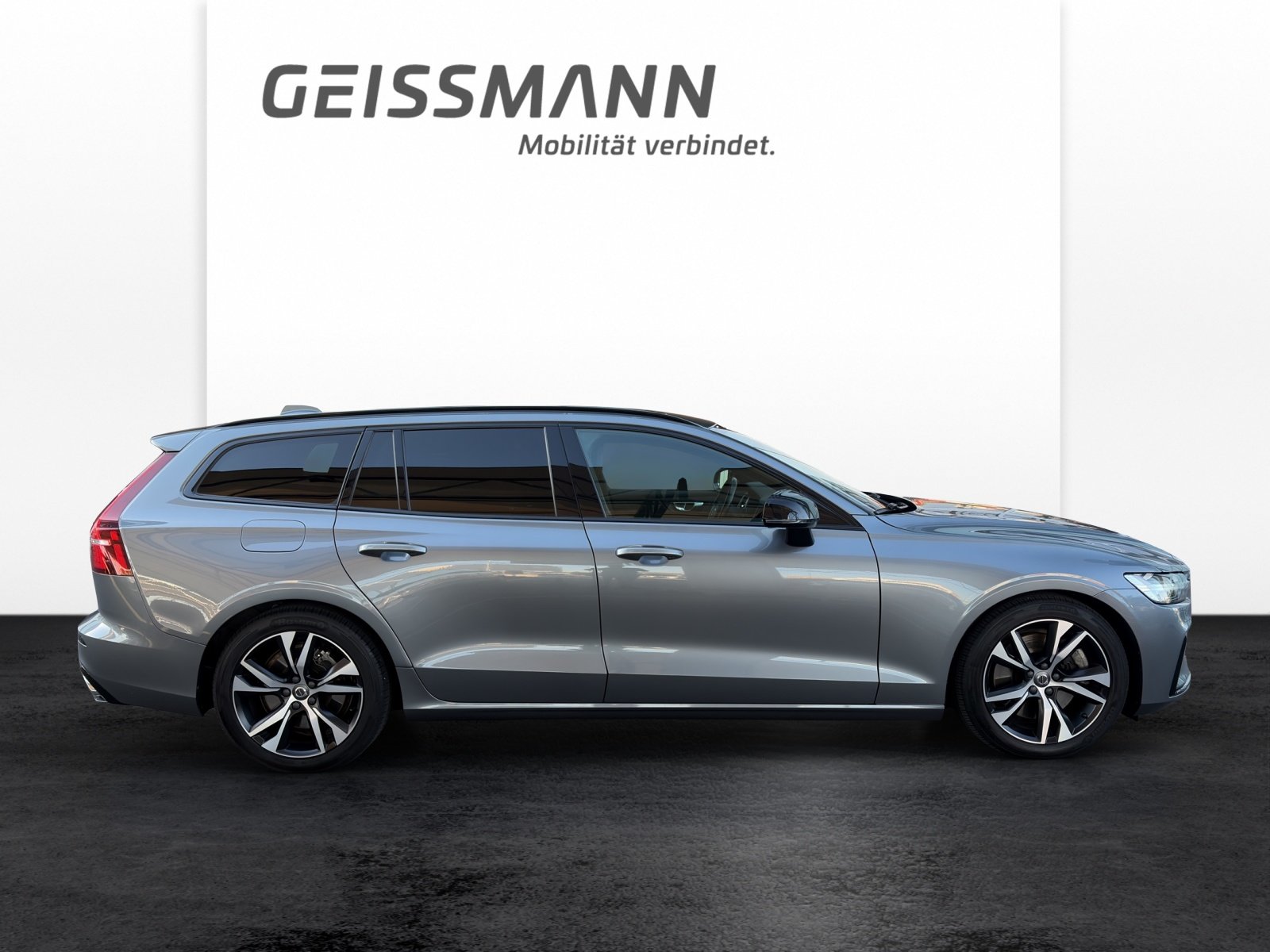 VOLVO V60 2.0 B5 R-Design AWD, Mild-Hybrid Benzin/Elektro, Occasion / Gebraucht, Automatik - 3