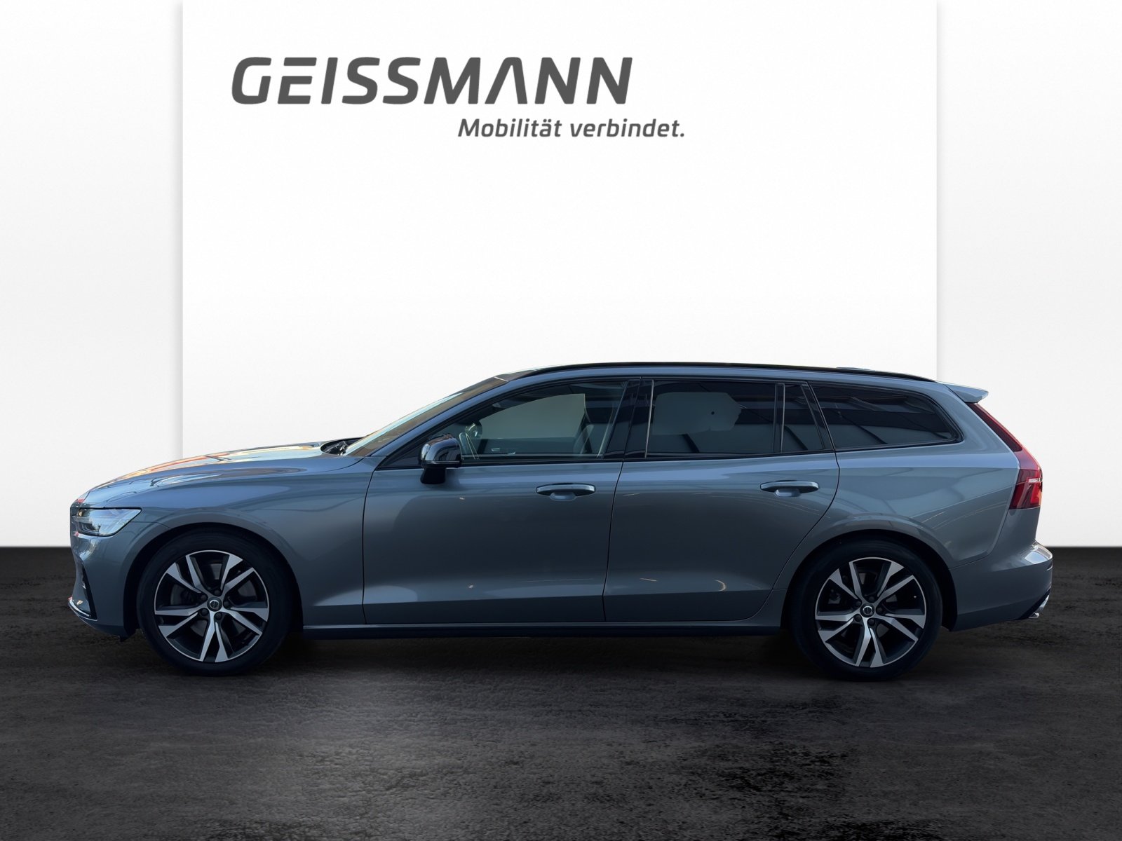 VOLVO V60 2.0 B5 R-Design AWD, Mild-Hybrid Benzin/Elektro, Occasion / Gebraucht, Automatik - 4