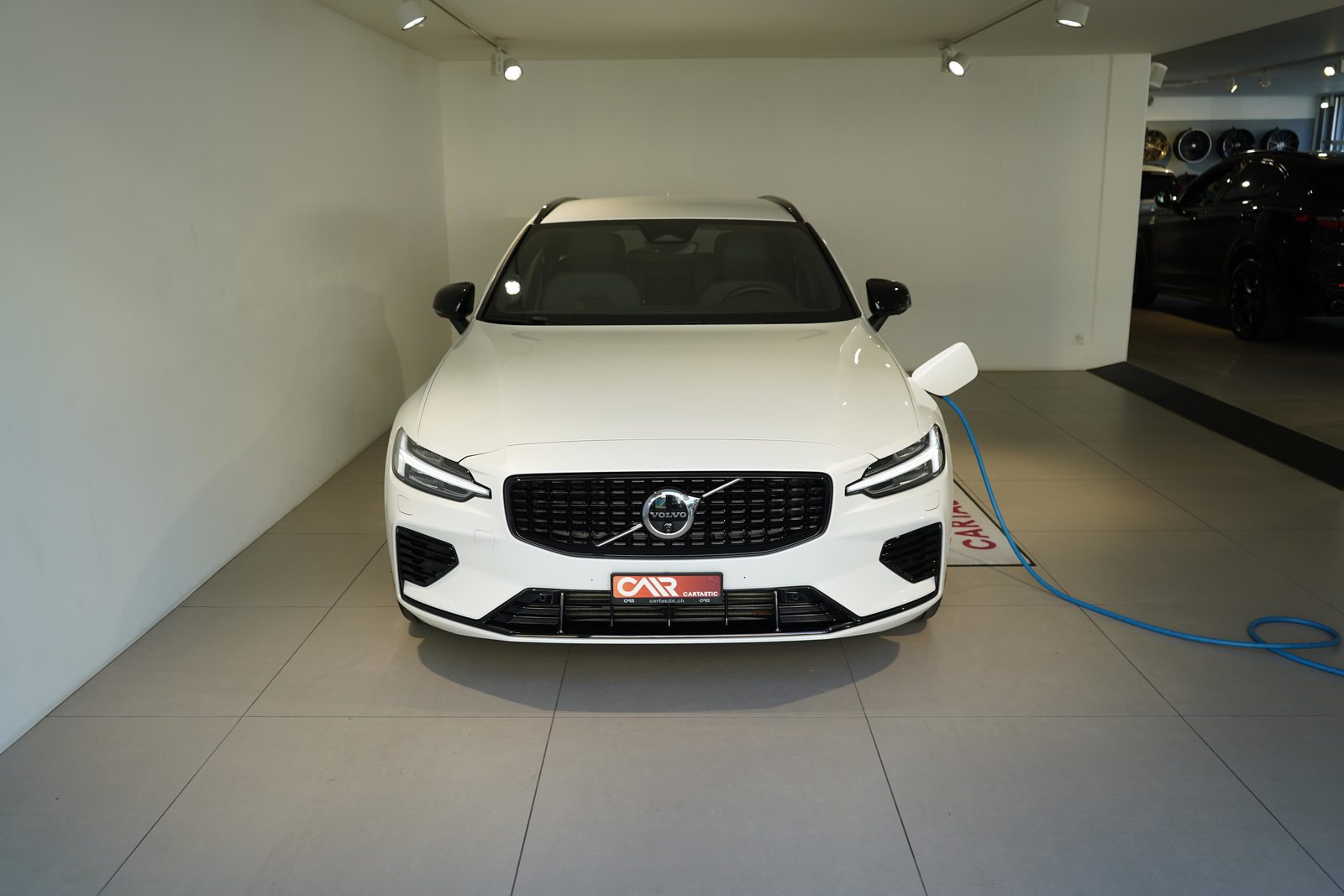 VOLVO V60 2.0 T6 TE Plus Dark for Business eAWD, Hybride Rechargeable Essence/Électricité, Occasion / Utilisé, Automatique - 2