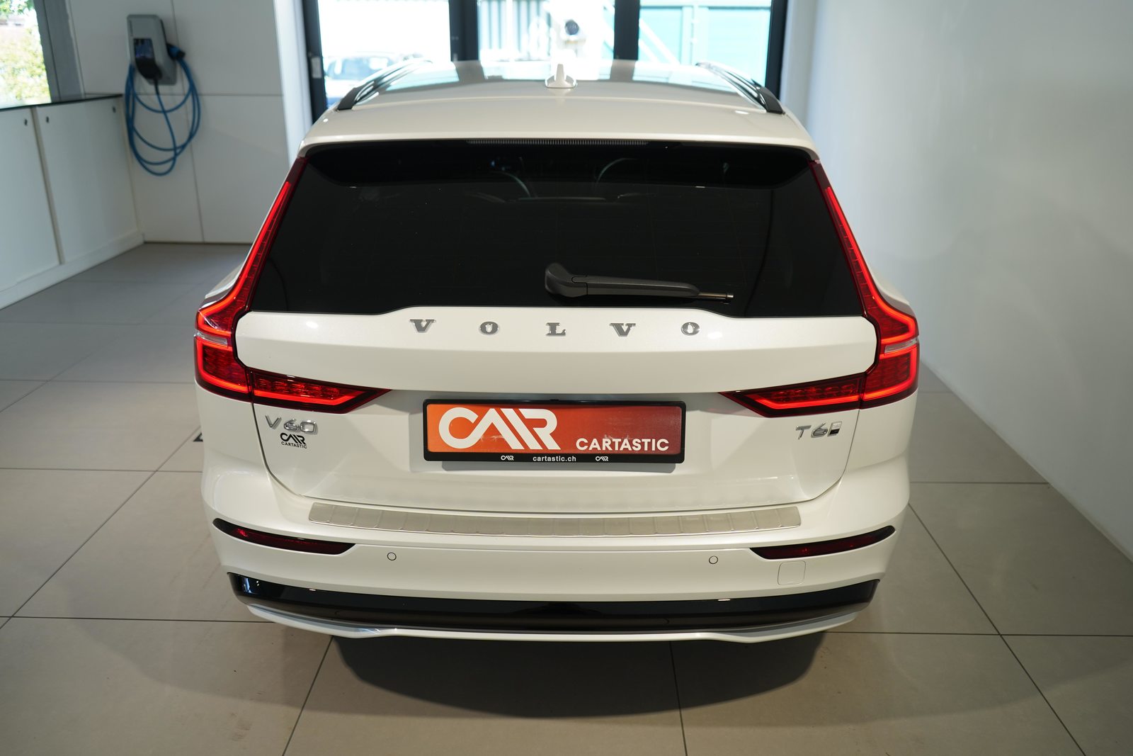 VOLVO V60 2.0 T6 TE Plus Dark for Business eAWD, Hybride Rechargeable Essence/Électricité, Occasion / Utilisé, Automatique - 4