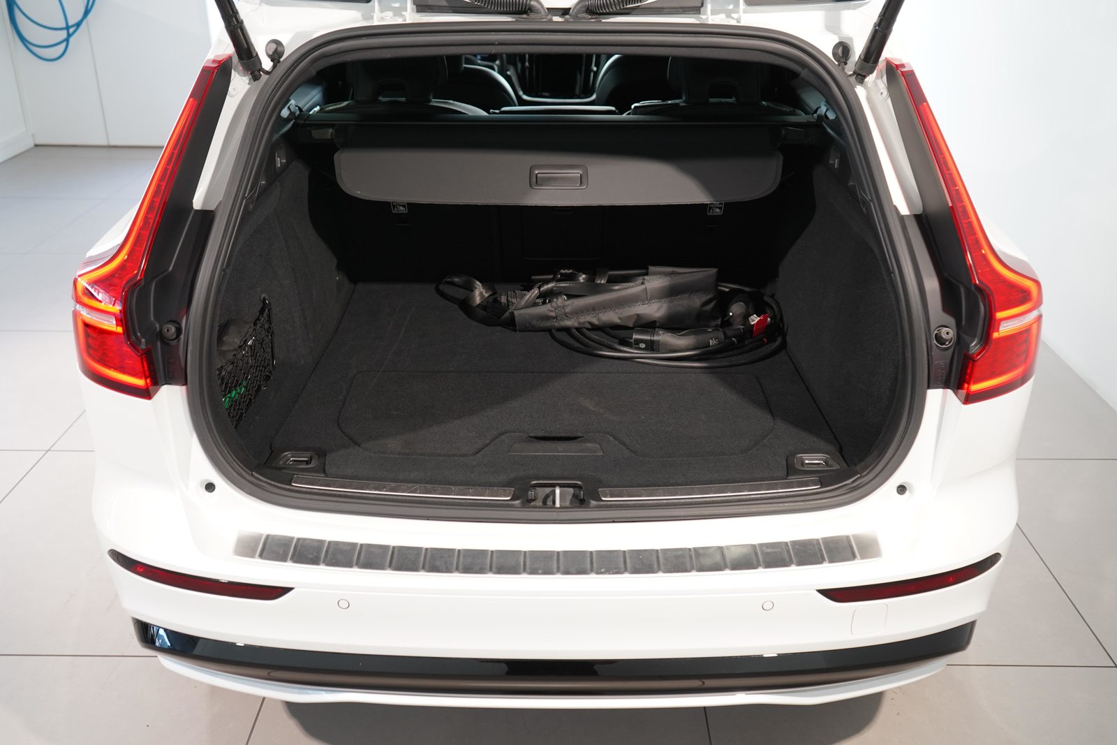 VOLVO V60 2.0 T6 TE Plus Dark for Business eAWD, Hybride Rechargeable Essence/Électricité, Occasion / Utilisé, Automatique - 5