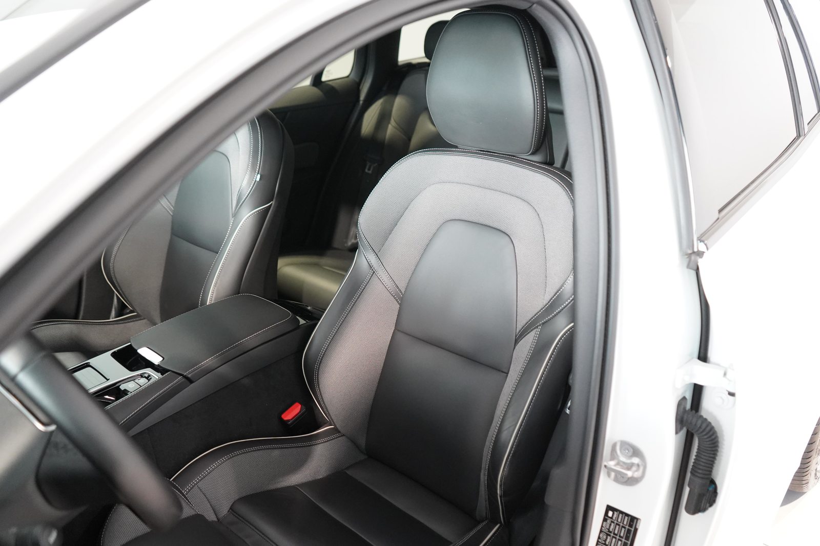 VOLVO V60 2.0 T6 TE Plus Dark for Business eAWD, Hybride Rechargeable Essence/Électricité, Occasion / Utilisé, Automatique - 6