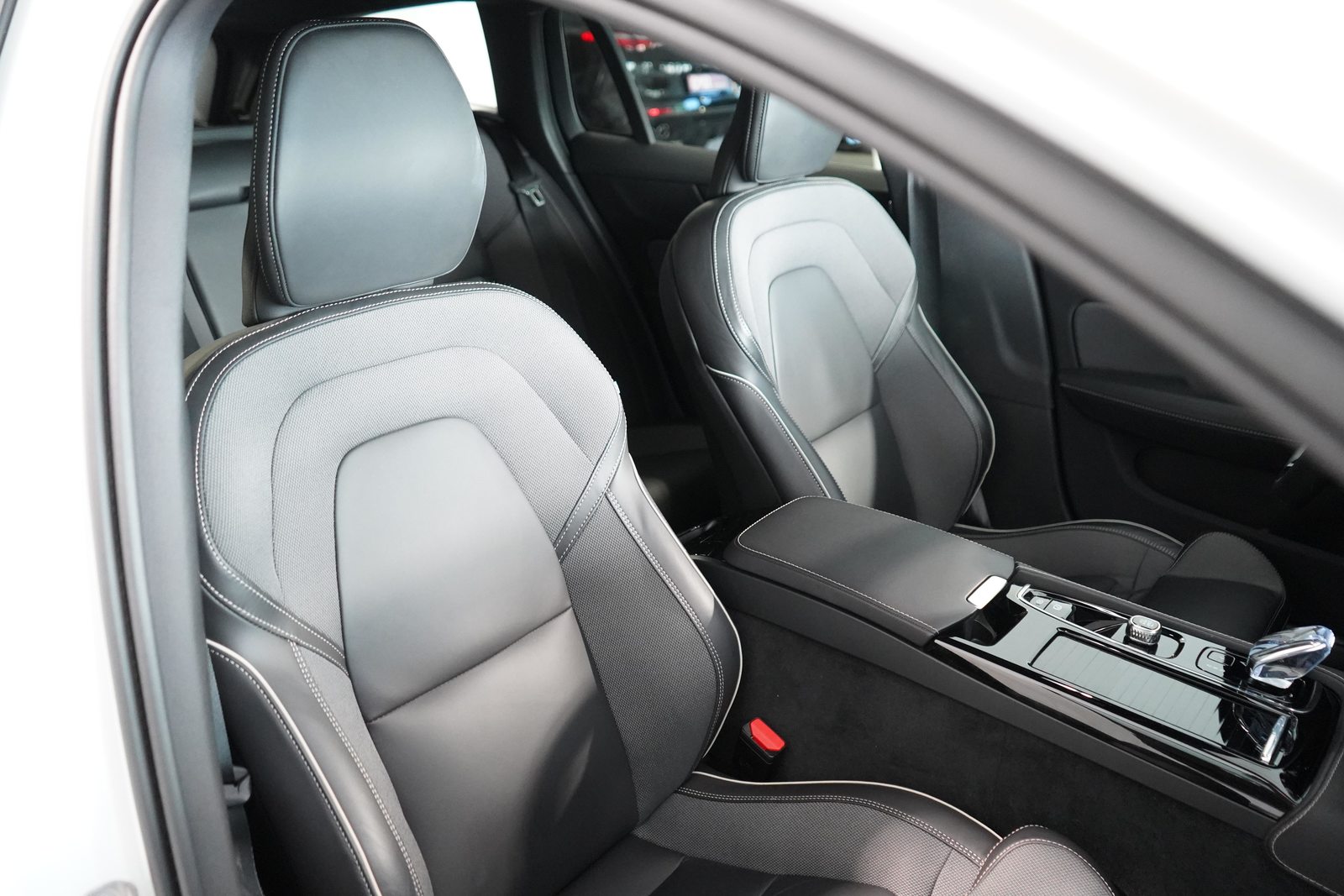 VOLVO V60 2.0 T6 TE Plus Dark for Business eAWD, Hybride Rechargeable Essence/Électricité, Occasion / Utilisé, Automatique - 7