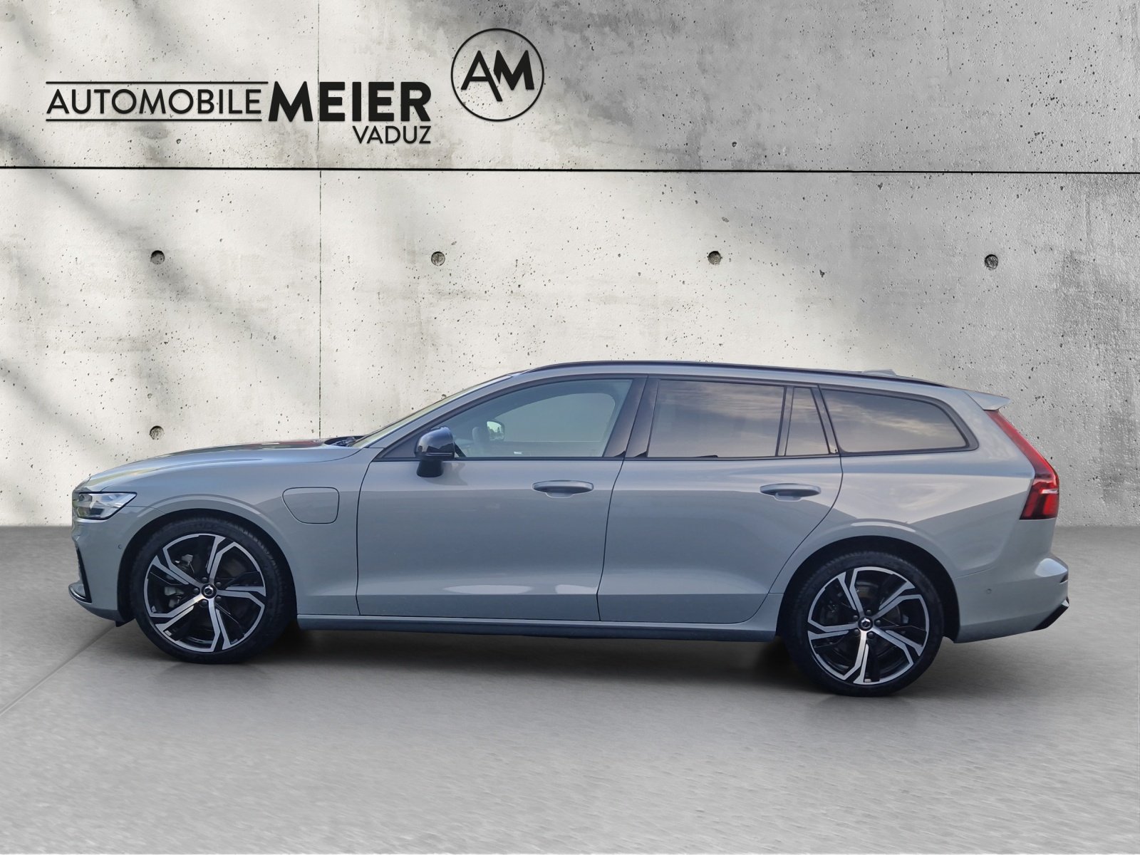 VOLVO V60 2.0 T6 TE Ultra Dark eAWD, Hybride Rechargeable Essence/Électricité, Occasion / Utilisé, Automatique - 4