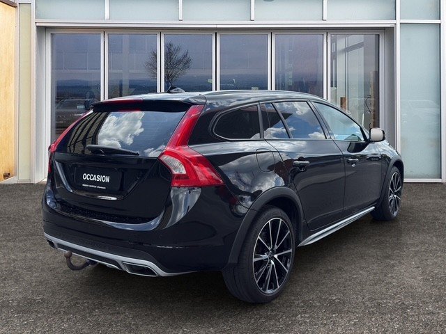 VOLVO V60 Cross Country 2.4 D4 Executive AWD S/S, Diesel, Second hand / Used, Automatic - 3