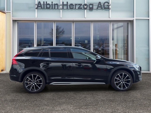 VOLVO V60 Cross Country 2.4 D4 Executive AWD S/S, Diesel, Second hand / Used, Automatic - 5