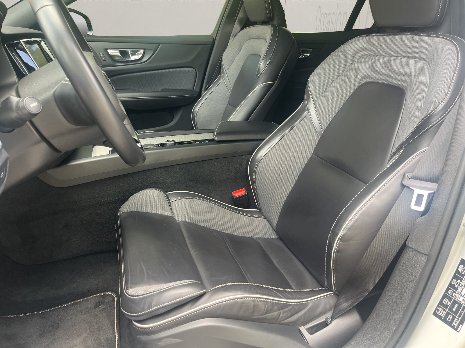VOLVO V60 2.0 T5 R-Design, Benzin, Occasion / Gebraucht, Automatik - 3