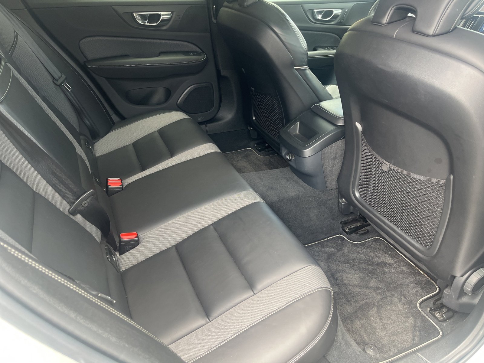 VOLVO V60 2.0 T5 R-Design, Benzin, Occasion / Gebraucht, Automatik - 6