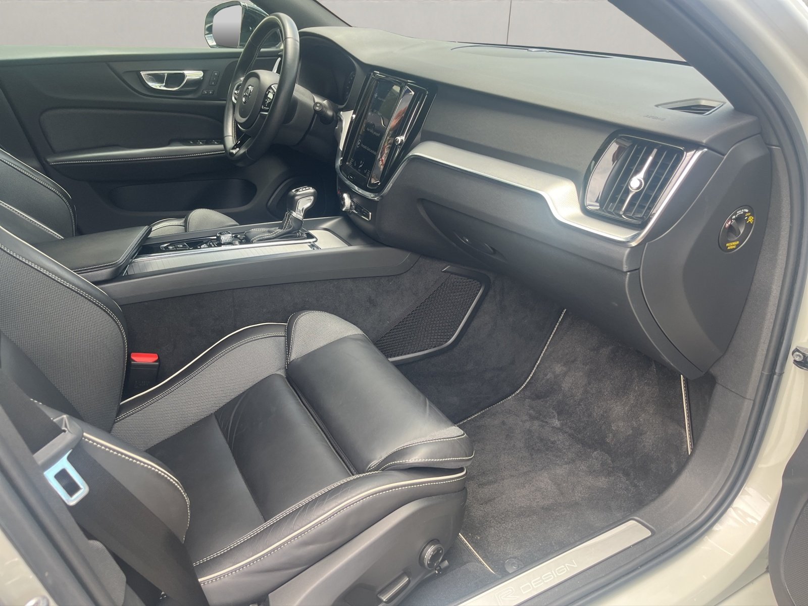 VOLVO V60 2.0 T5 R-Design, Benzin, Occasion / Gebraucht, Automatik - 7