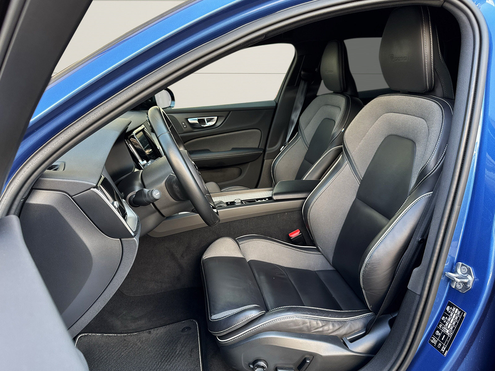 VOLVO V60 2.0 D4 R-Design AWD, Diesel, Occasion / Utilisé, Automatique - 7