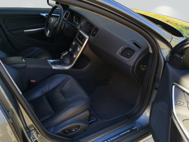 VOLVO V60 CC T5 AWD Summum, Essence, Occasion / Utilisé, Automatique - 7
