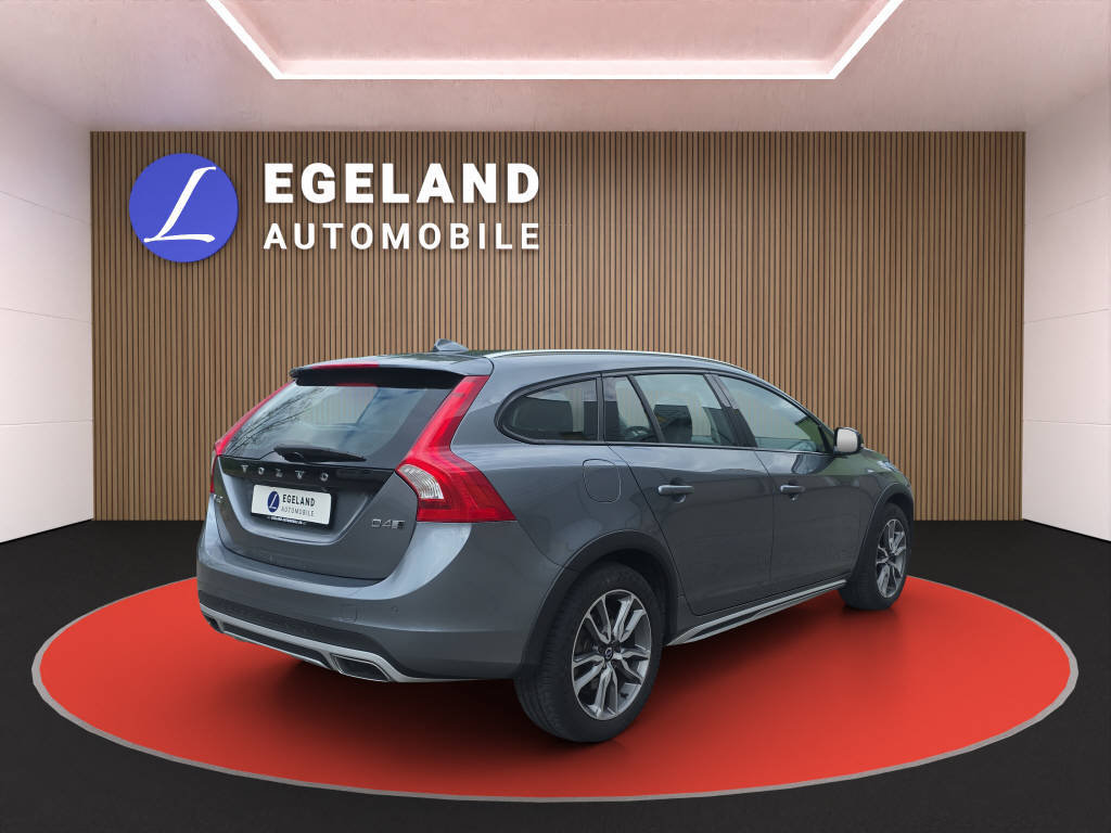 VOLVO V60 Cross Country 2.4 D4 Summum AWD S/S, Diesel, Second hand / Used, Automatic - 4