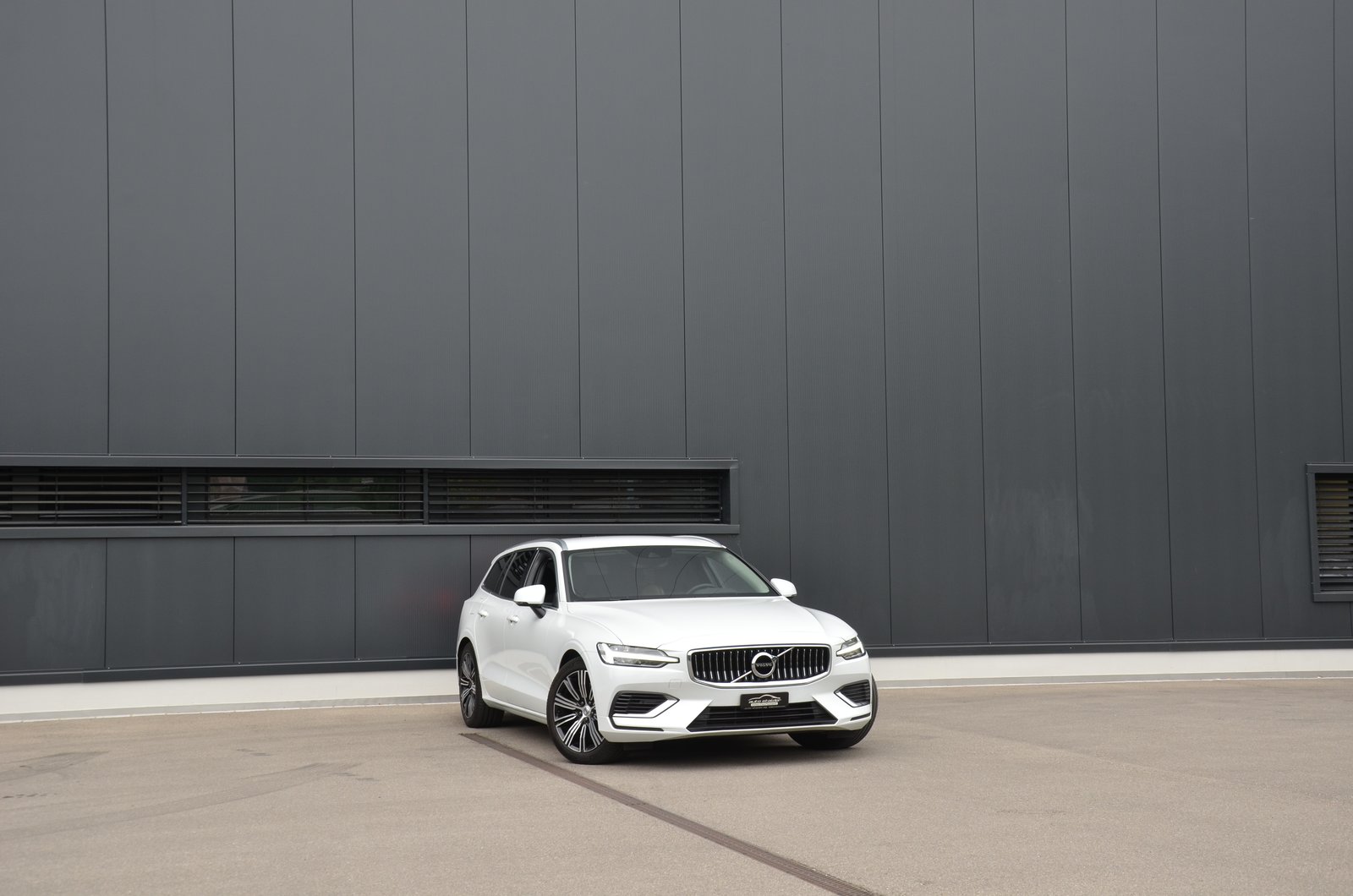 VOLVO V60 T6 eAWD Twin Engine Inscription Geartronic, Plug-in-Hybrid Benzin/Elektro, Occasion / Gebraucht, Automatik - 7