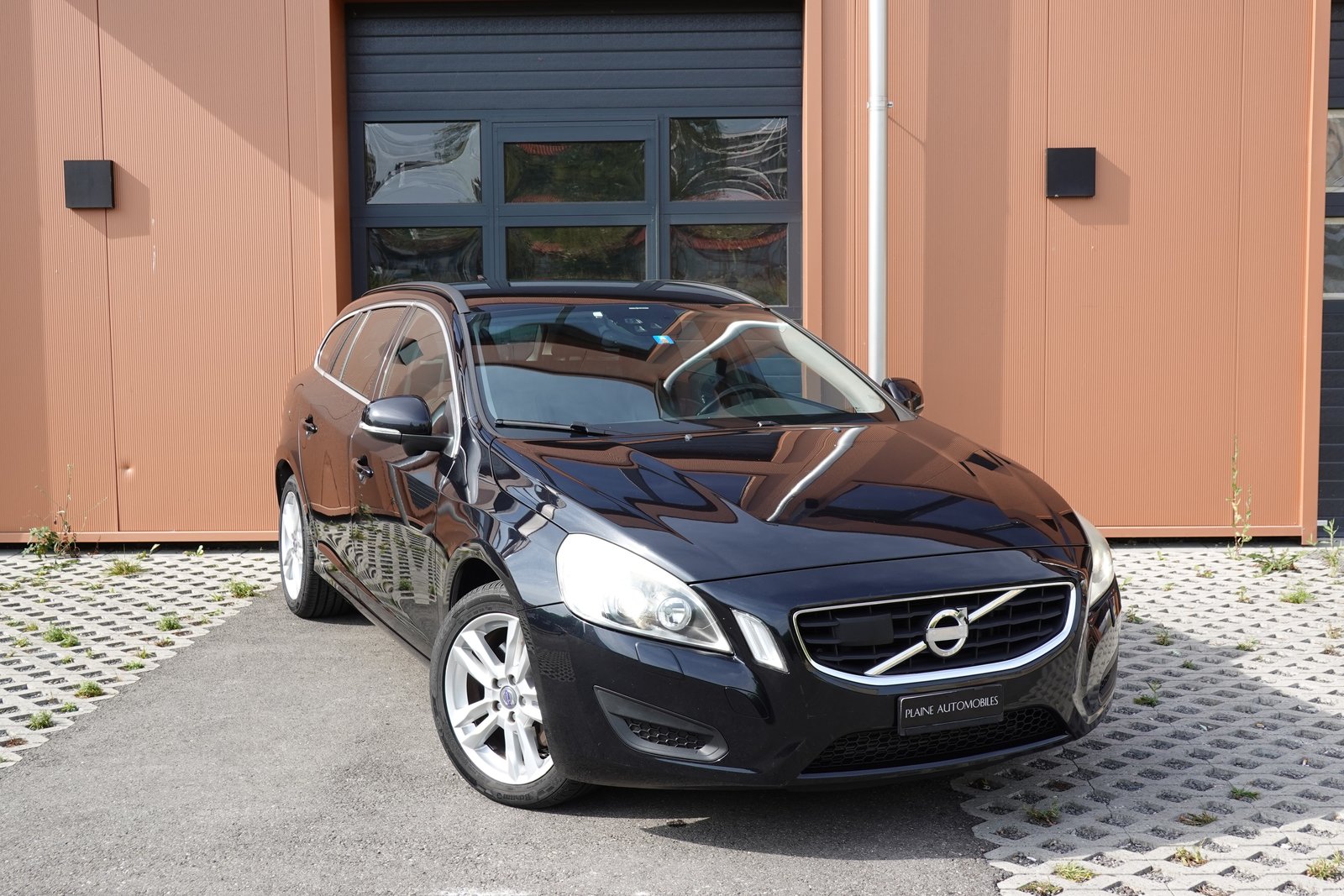 VOLVO V60 D4 AWD Geartronic * CH Véhicule * 8 Roues * Phare