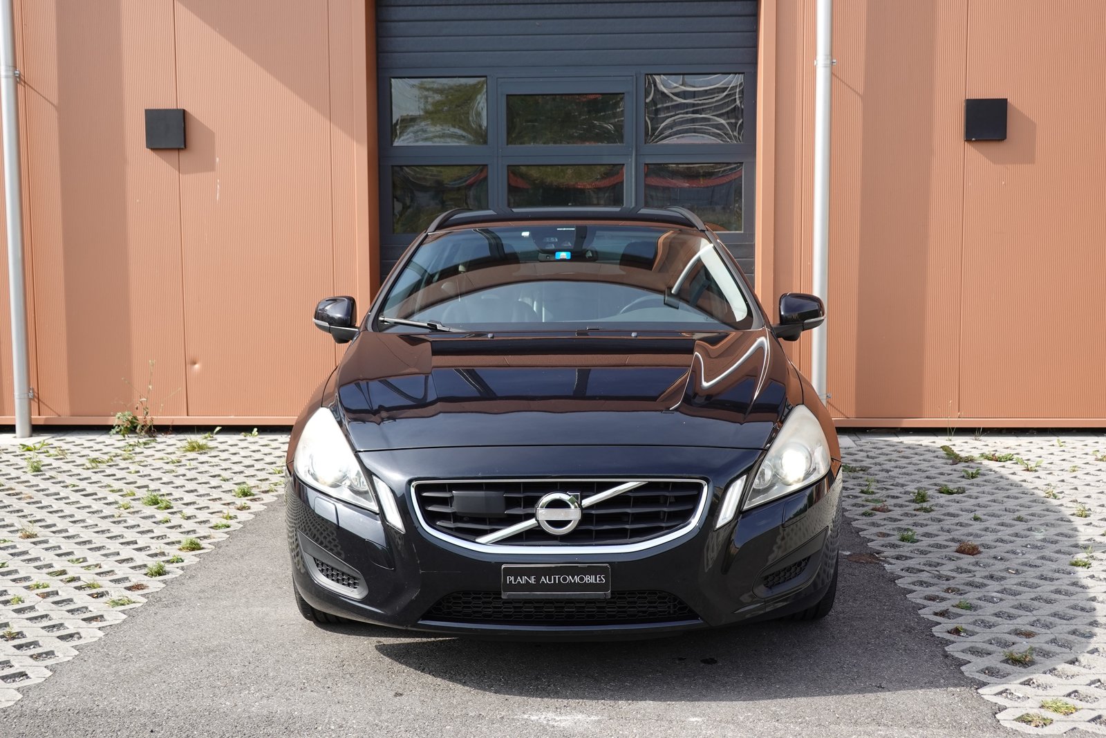 VOLVO V60 D4 AWD Geartronic * CH Véhicule * 8 Roues * Phare, Diesel, Occasion / Utilisé, Automatique - 2