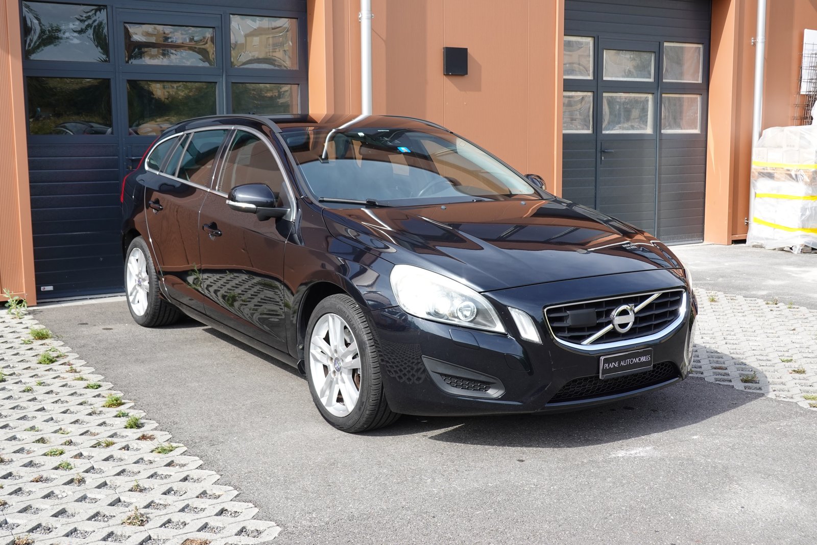 VOLVO V60 D4 AWD Geartronic * CH Véhicule * 8 Roues * Phare, Diesel, Occasion / Utilisé, Automatique - 3