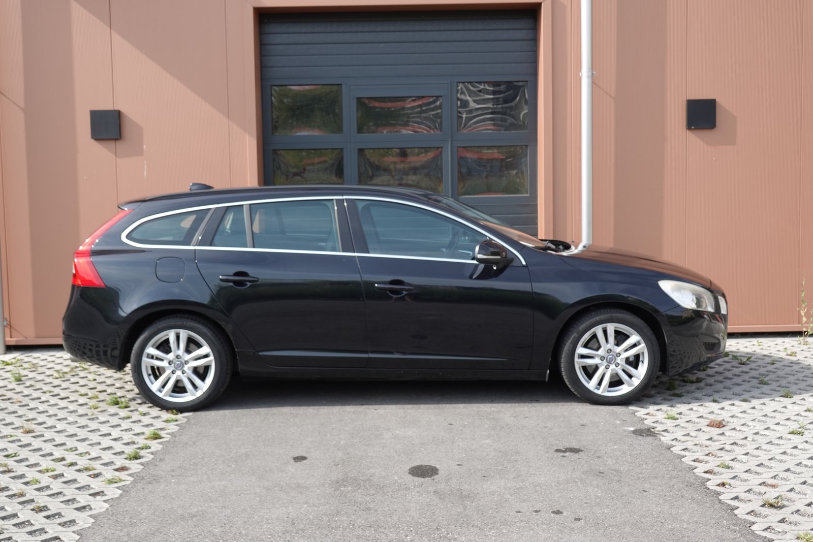 VOLVO V60 D4 AWD Geartronic * CH Véhicule * 8 Roues * Phare, Diesel, Occasion / Utilisé, Automatique - 4