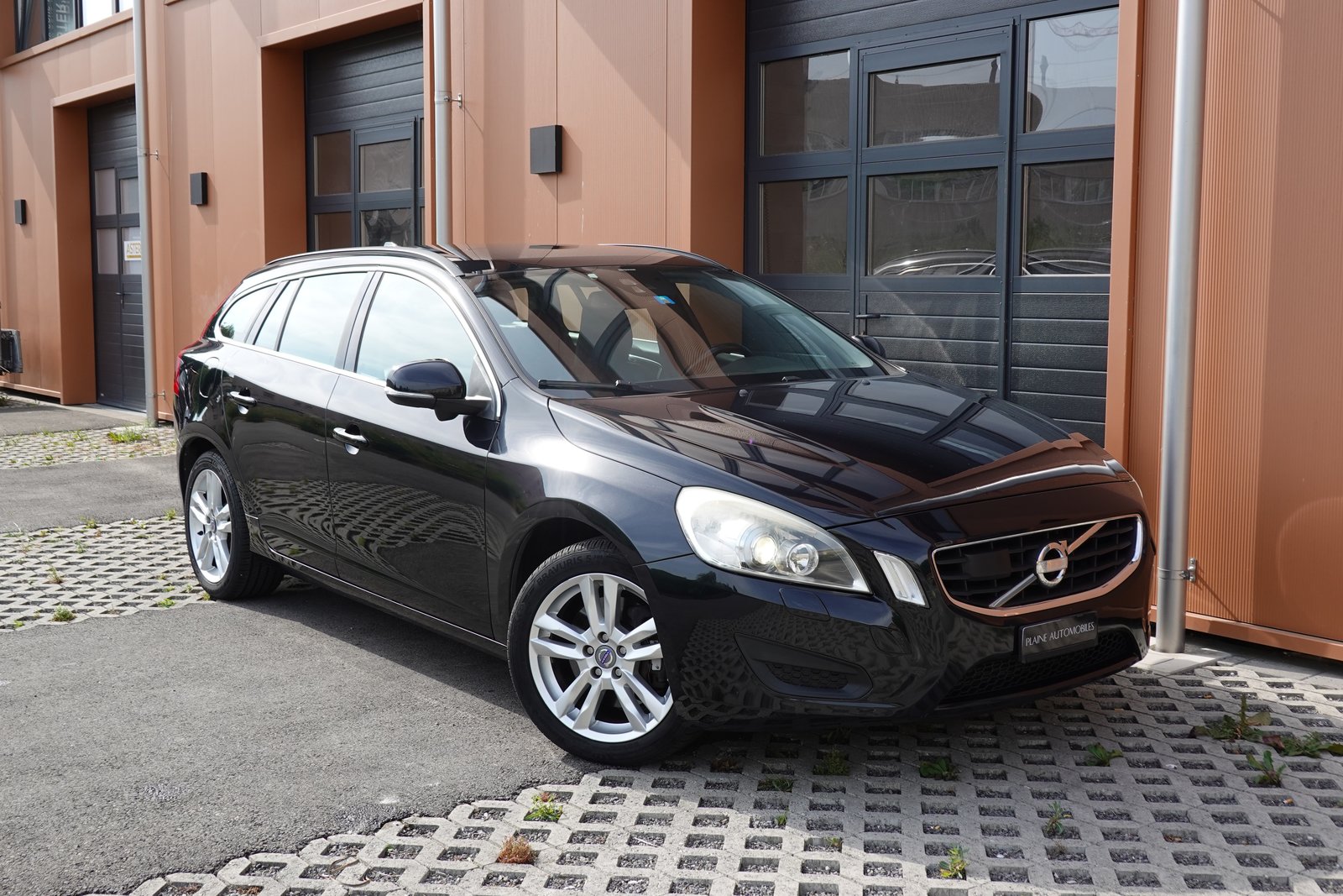 VOLVO V60 D4 AWD Geartronic * CH Véhicule * 8 Roues * Phare, Diesel, Occasion / Utilisé, Automatique - 6