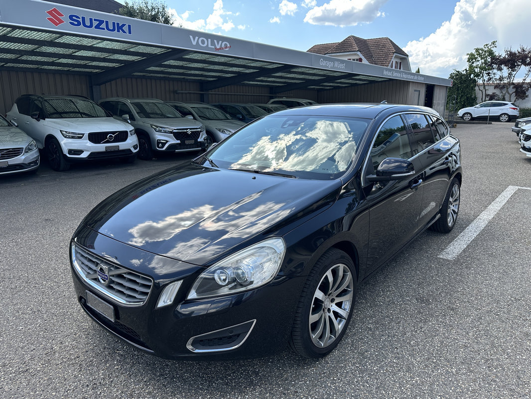 VOLVO V60 2.4 D5 Summum AWD