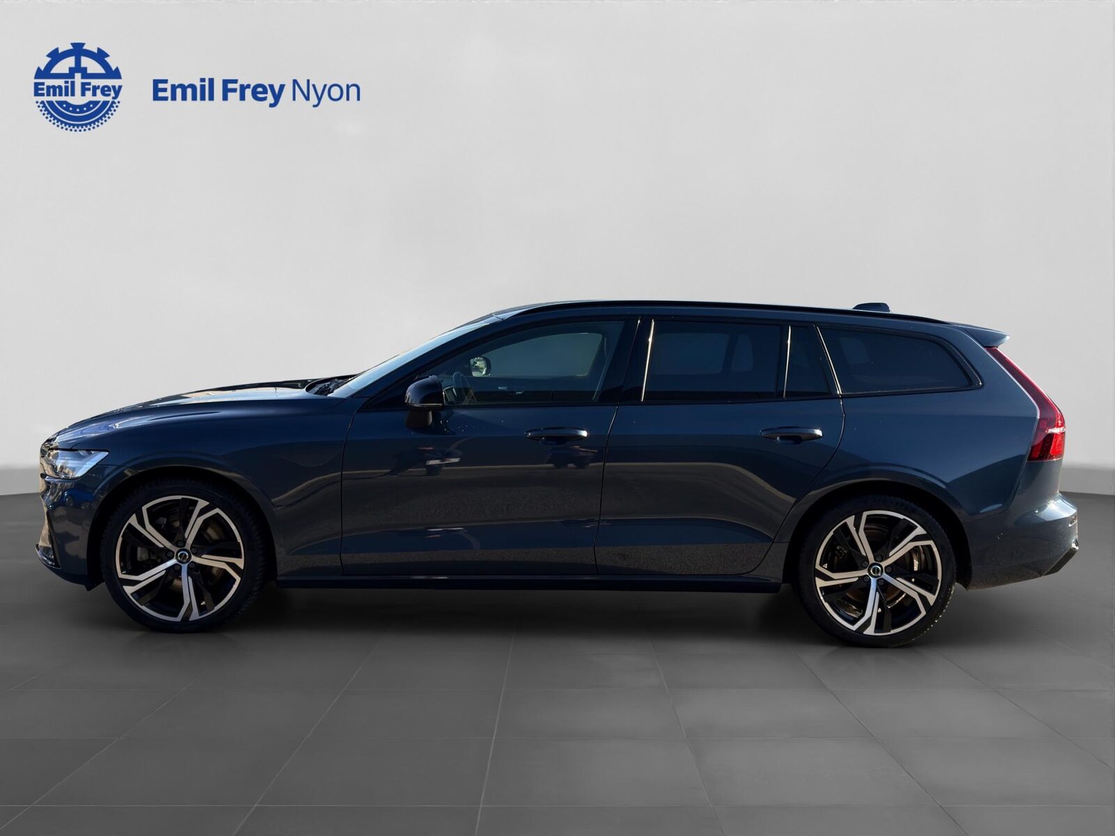 VOLVO V60 2.0 B5 Ultimate Dark AWD, Mild-Hybrid Petrol/Electric, Second hand / Used, Automatic - 3