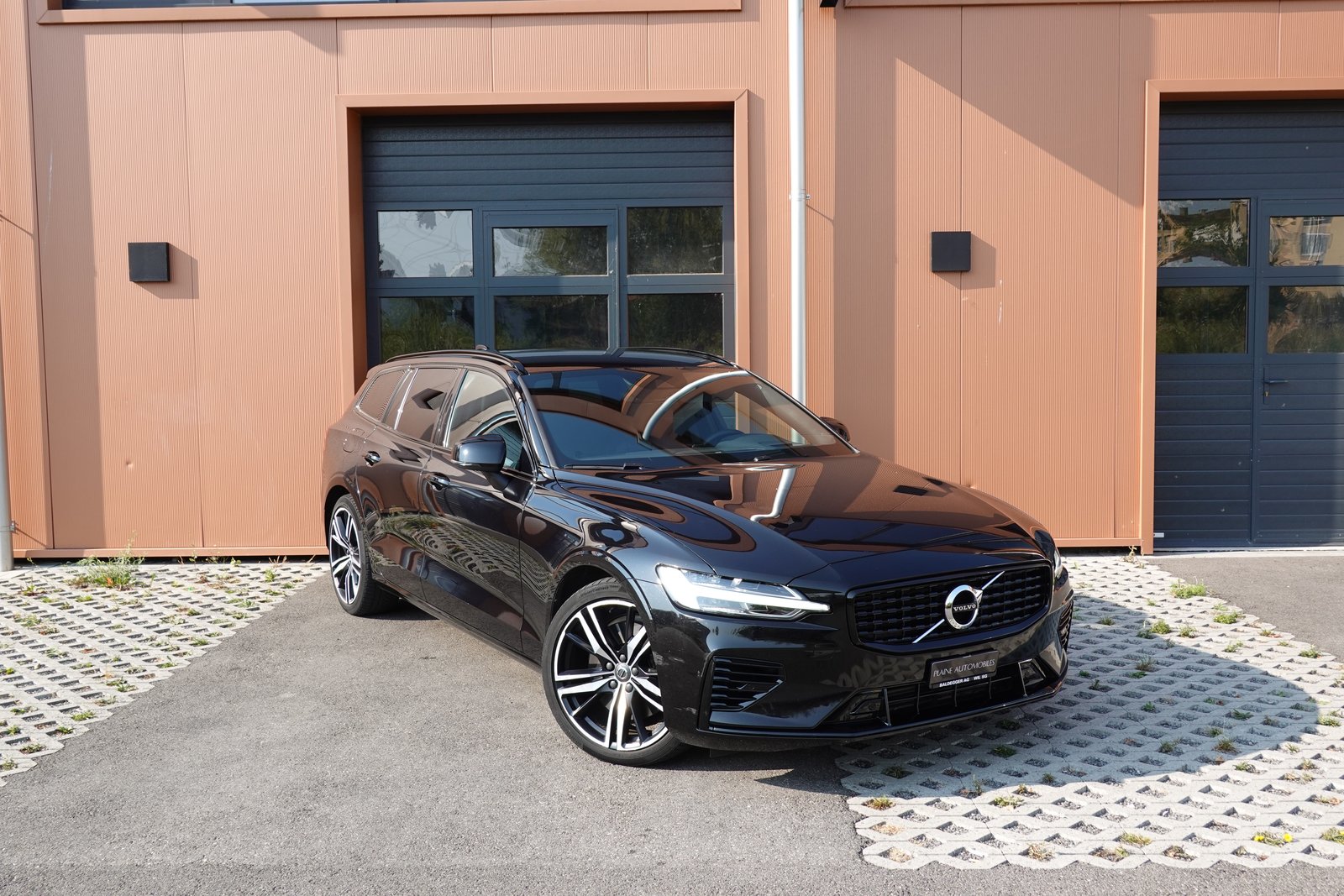 VOLVO V60 T6 eAWD Twin Engine * CH Véhicule * Harman Kardon