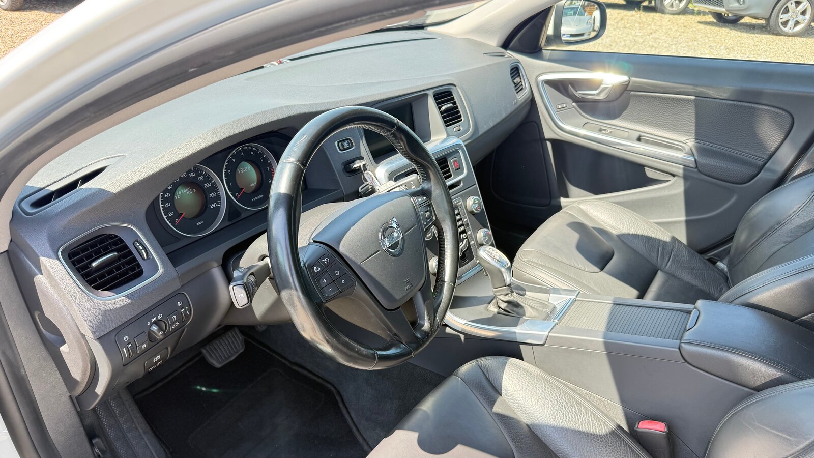 VOLVO V60 T4 Kinetic Powershift, Benzin, Occasion / Gebraucht, Automatik - 3