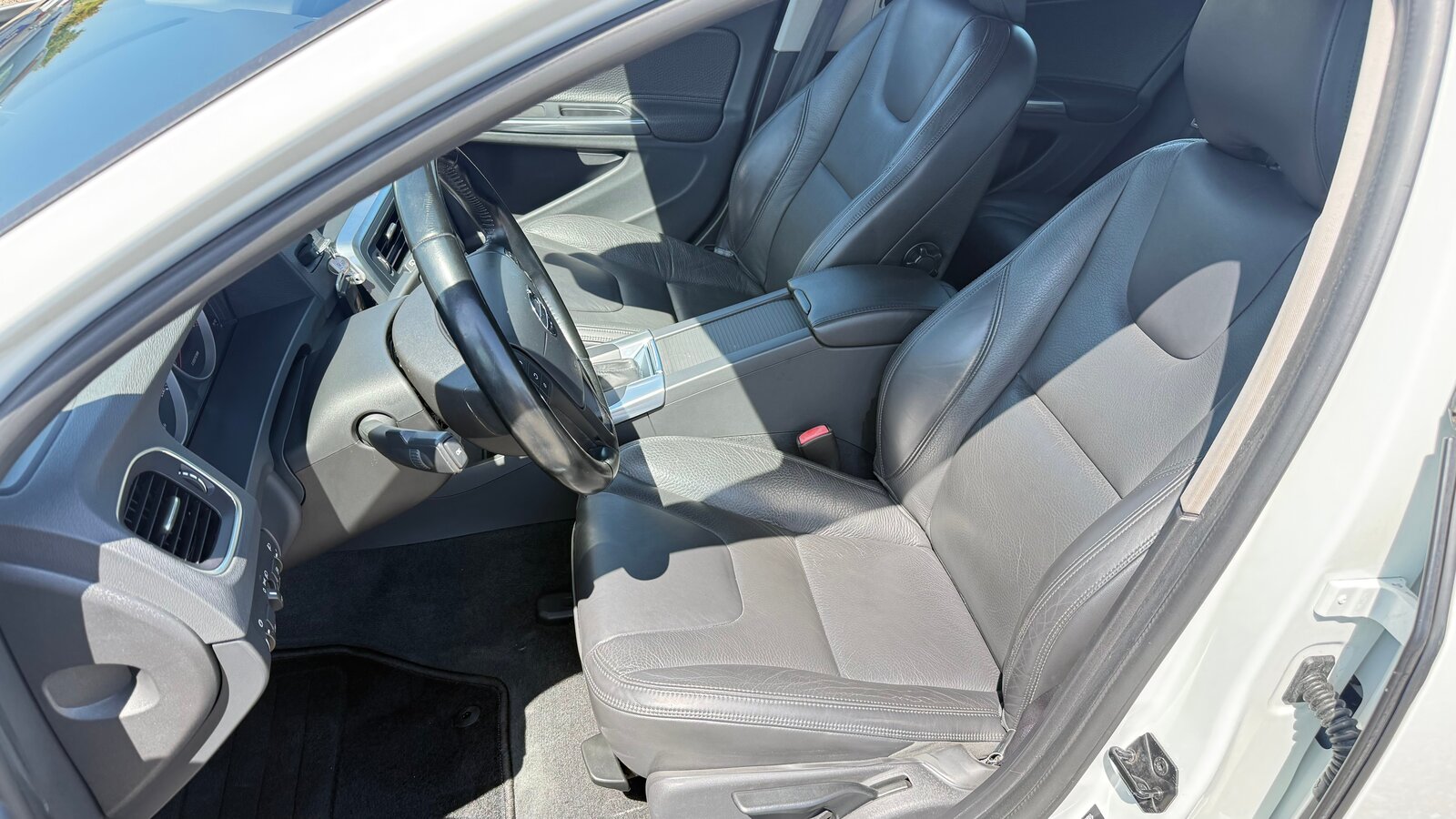 VOLVO V60 T4 Kinetic Powershift, Benzin, Occasion / Gebraucht, Automatik - 4
