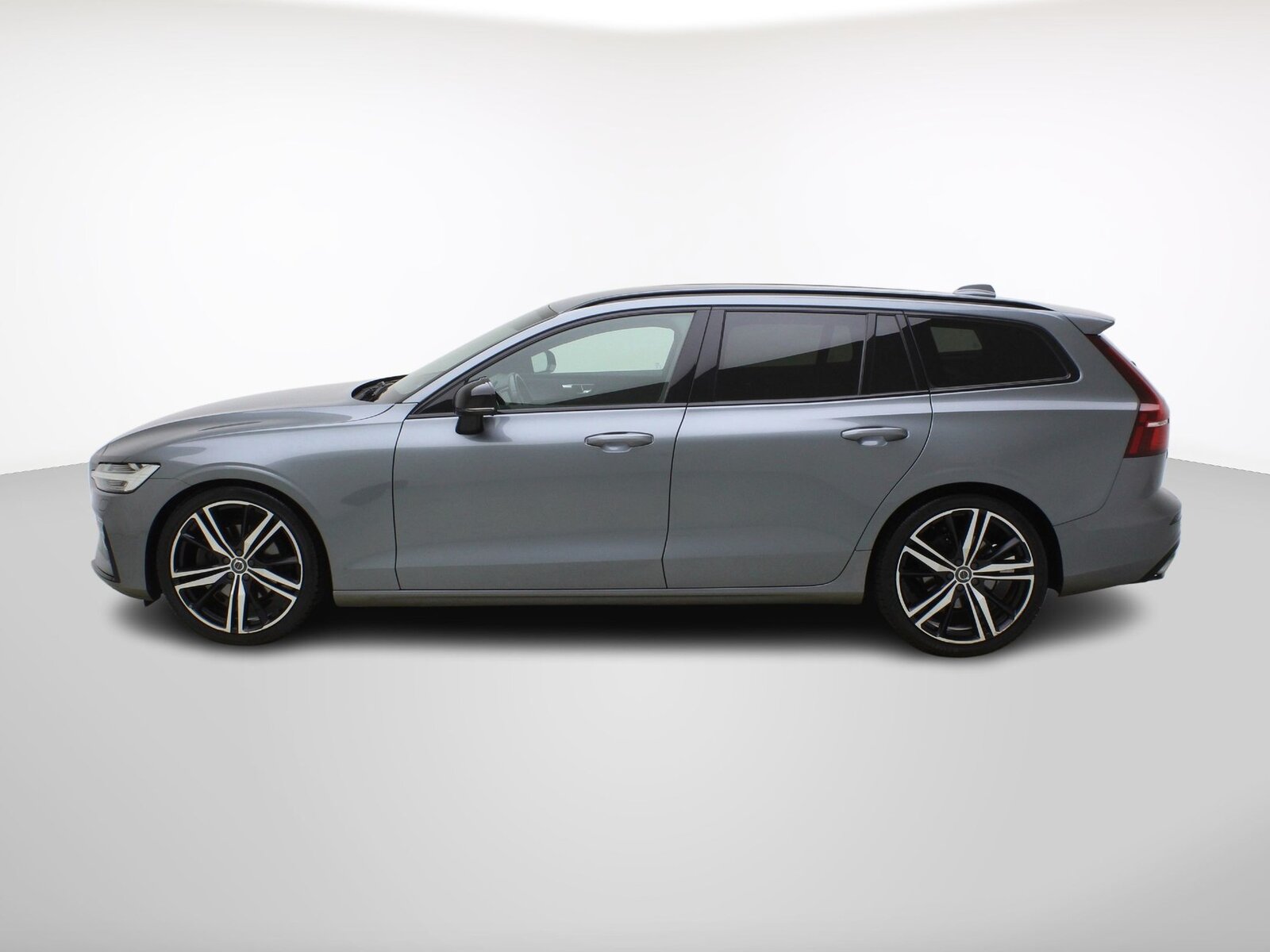 VOLVO V60 2.0 D4 R-Design AWD, Diesel, Second hand / Used, Automatic - 3