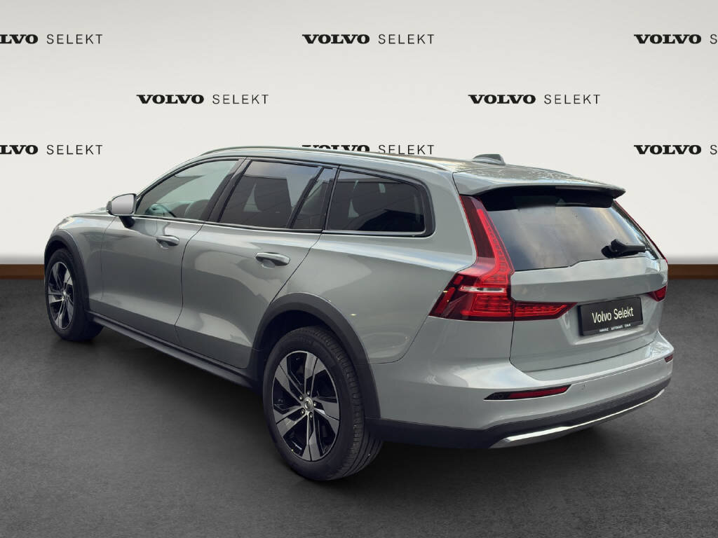 VOLVO V60 Cross Country 2.0 B5 Plus AWD, Mild-Hybrid Benzin/Elektro, Occasion / Gebraucht, Automatik - 3