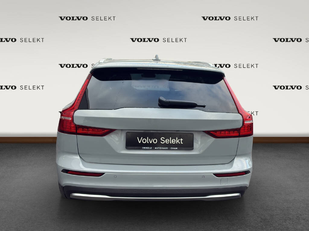 VOLVO V60 Cross Country 2.0 B5 Plus AWD, Mild-Hybrid Benzin/Elektro, Occasion / Gebraucht, Automatik - 4