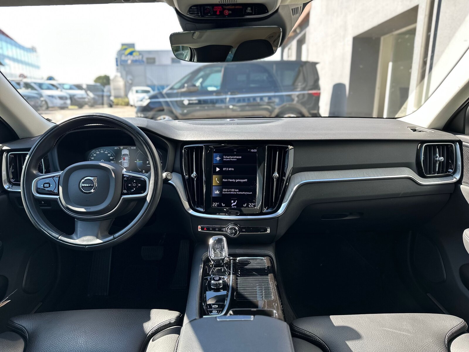 VOLVO V60 T6 eAWD Twin Engine Inscription Geartronic, Plug-in-Hybrid Benzin/Elektro, Occasion / Gebraucht, Automatik - 6