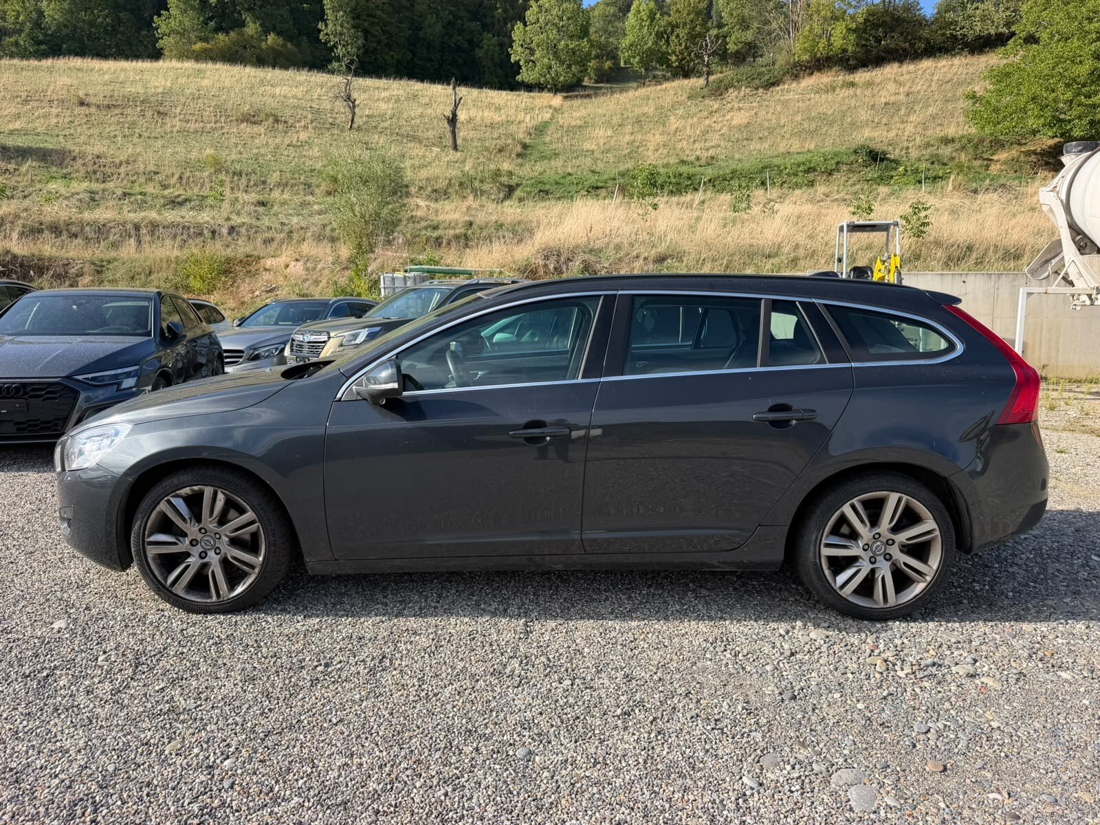 VOLVO V60 D5 AWD Momentum Geartronic, Diesel, Occasion / Utilisé, Automatique - 2