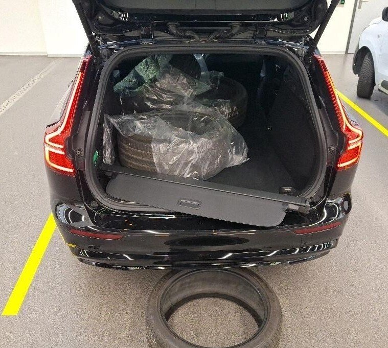 VOLVO V60 B4 Benzin Mild Hybrid Ultra Dark DCT, Mild-Hybrid Benzin/Elektro, Occasion / Gebraucht, Automatik - 7