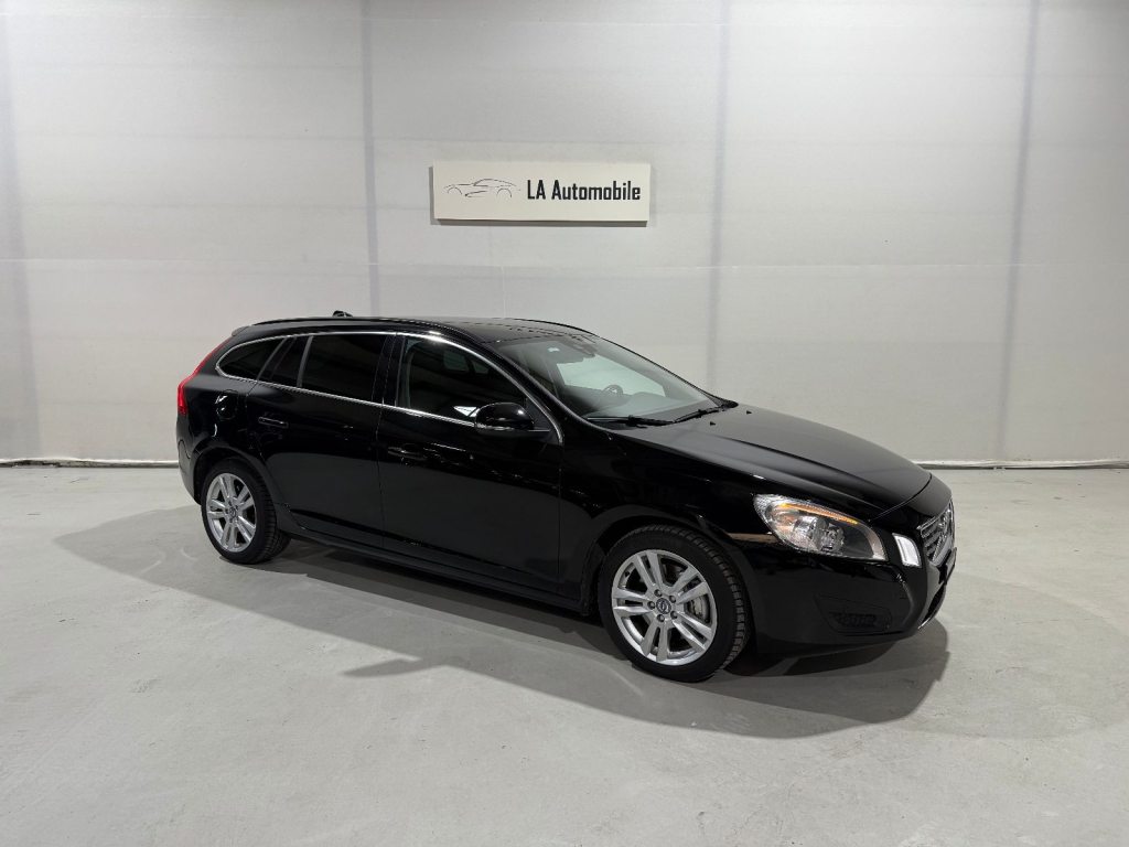 VOLVO V60 3.0 T6 Momentum AWD, Benzin, Occasion / Gebraucht, Automatik - 6