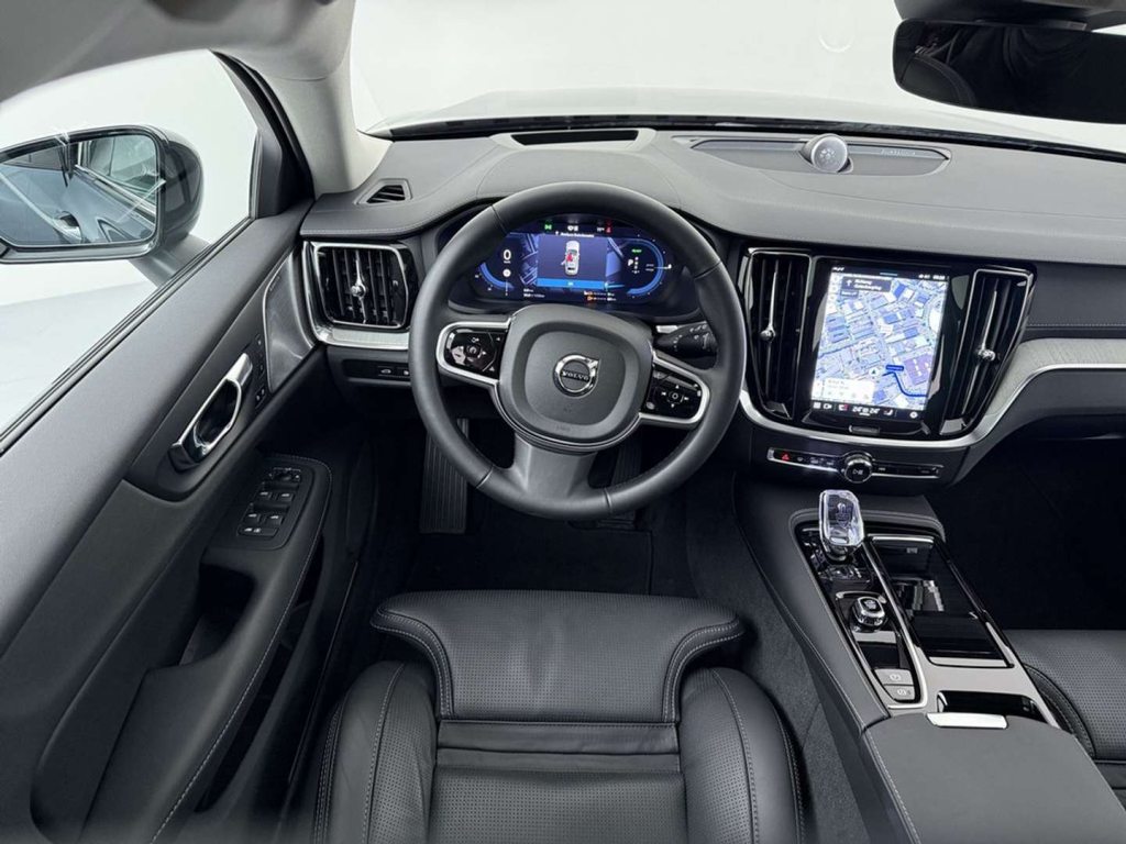 VOLVO V60 2.0 T8 TE Ultra Dark, Winter, Business, eAWD, Plug-in-Hybrid Benzin/Elektro, Occasion / Gebraucht, Automatik - 2