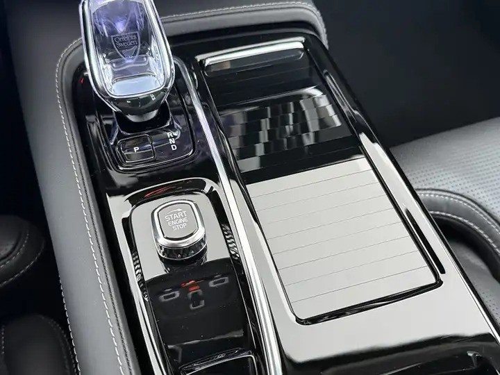 VOLVO V60 2.0 T8 TE Ultra Dark, Winter, Business, eAWD, Plug-in-Hybrid Benzin/Elektro, Occasion / Gebraucht, Automatik - 5